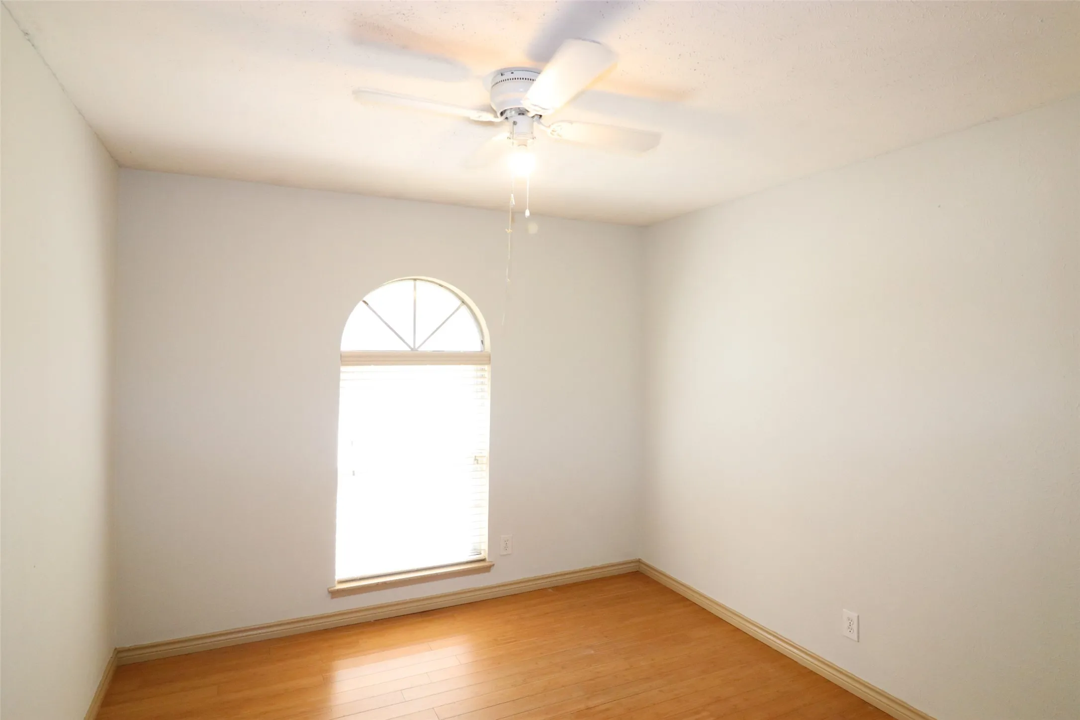 Single Family Residence For Rent in Denton County , 2002 Victoria Road, Carrollton, Texas 75007, 3 Bedroom, 2 Bathroom, 2 Garage spaces, 1,503 Sqft, built in 1974, mls#21356387, Real Estate Agent in Carrollton, Homes For Rent in Denton county, Homes For Rent in Carrollton, Realtor in Carrollton Texas, Real Estate Brokerage Independent Realty Texas, Luminita Cordes Realtor
