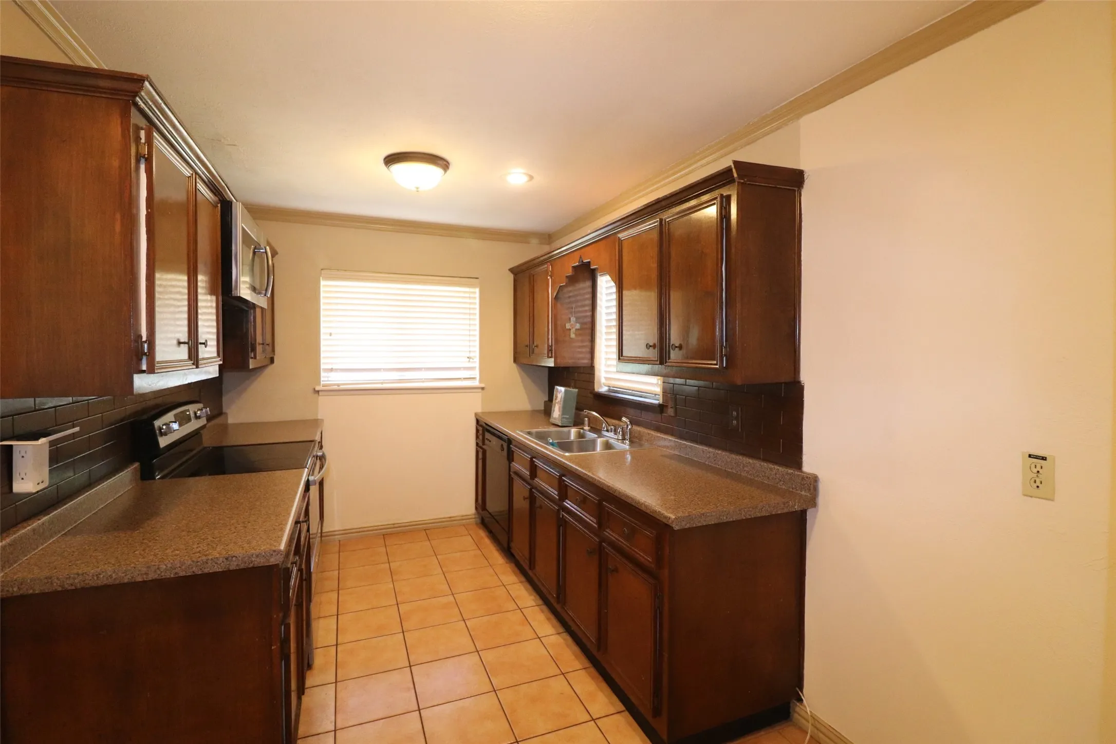 Single Family Residence For Rent in Denton County , 2002 Victoria Road, Carrollton, Texas 75007, 3 Bedroom, 2 Bathroom, 2 Garage spaces, 1,503 Sqft, built in 1974, mls#21356387, Real Estate Agent in Carrollton, Homes For Rent in Denton county, Homes For Rent in Carrollton, Realtor in Carrollton Texas, Real Estate Brokerage Independent Realty Texas, Luminita Cordes Realtor