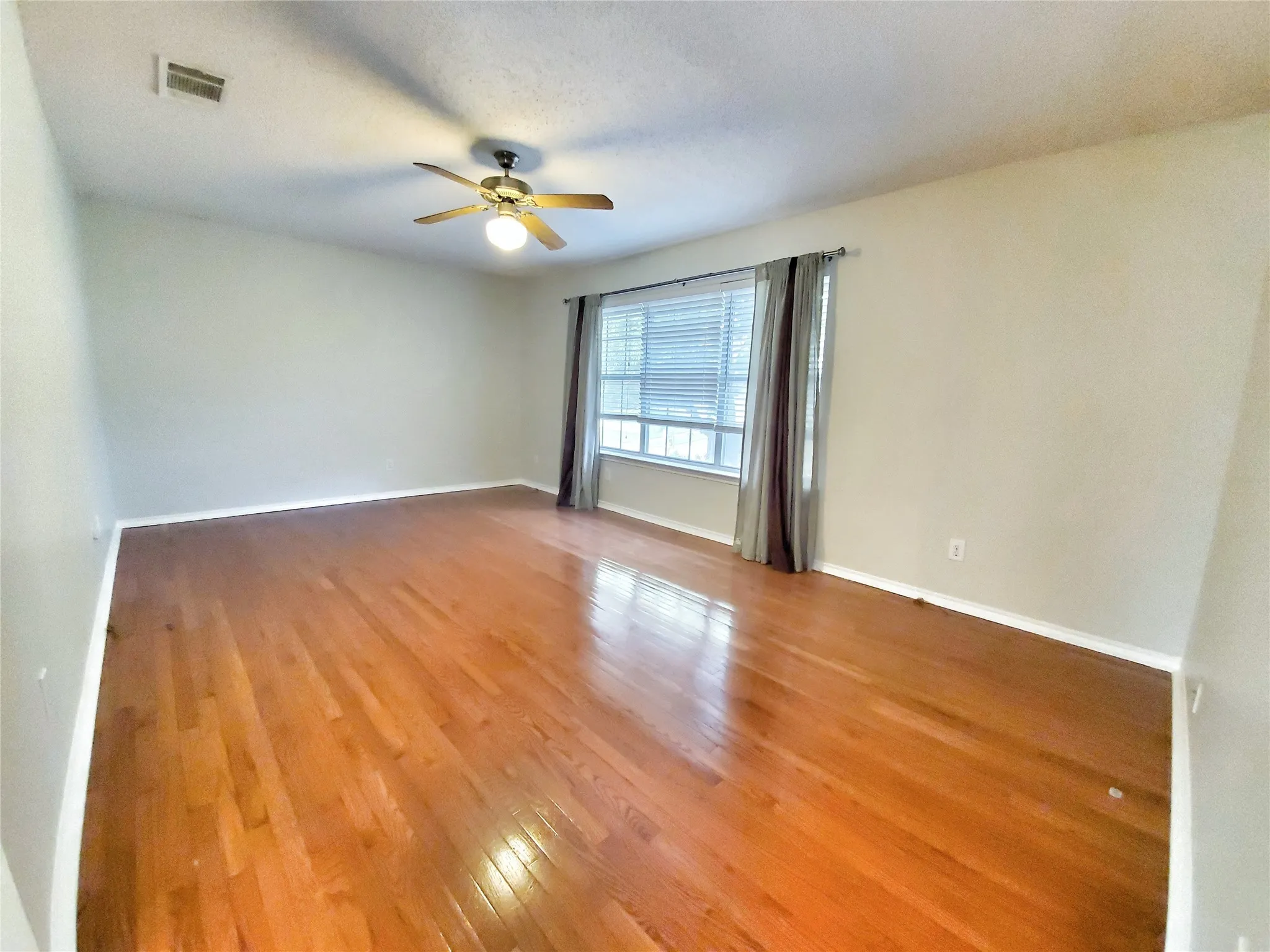Upstairs living area 3.  (PHOTOS TAKEN PRIOR TO TENANT, CURRENTLY OCCUPIED)