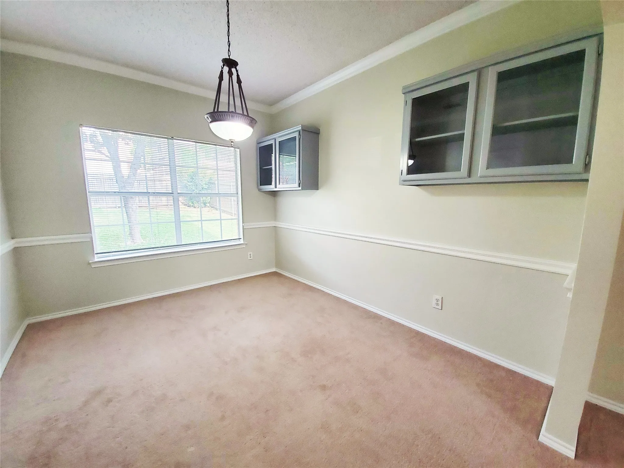 Formal dining room connects to living 1 and kitchen.  (PHOTOS TAKEN PRIOR TO TENANT, CURRENTLY OCCUPIED)