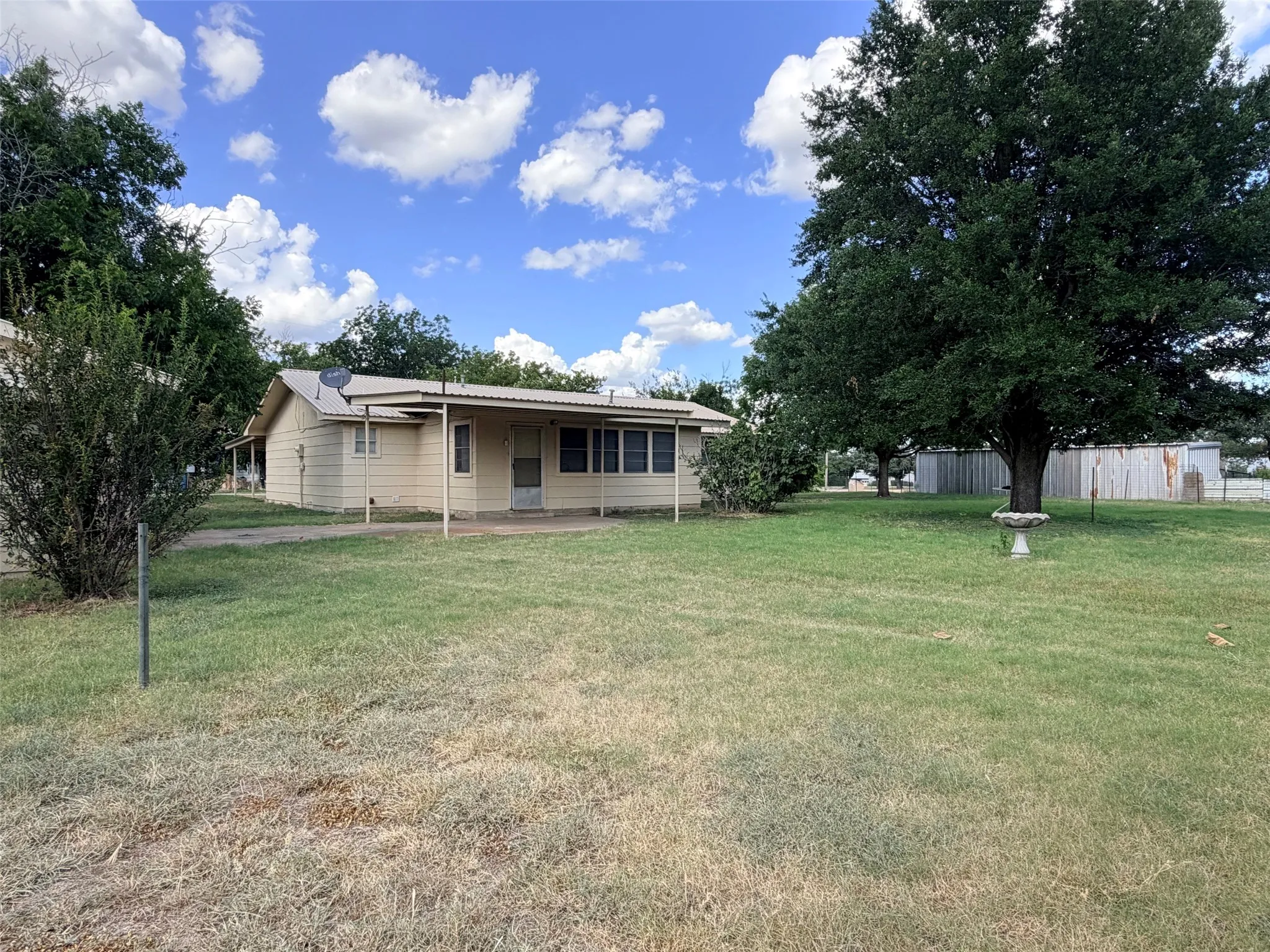 Single Family Residence For Sale in Comanche County , 105 W Elm Street, Gustine, Texas 76455, 2 Bedroom, 2 Bathroom, 1 Garage spaces, 1,324 Sqft, built in 1980, mls#21356371, Real Estate Agent in Gustine, Homes For Sale in Comanche county, Homes For Sale in Gustine, Realtor in Gustine Texas, Real Estate Brokerage Independent Realty Texas, Luminita Cordes Realtor