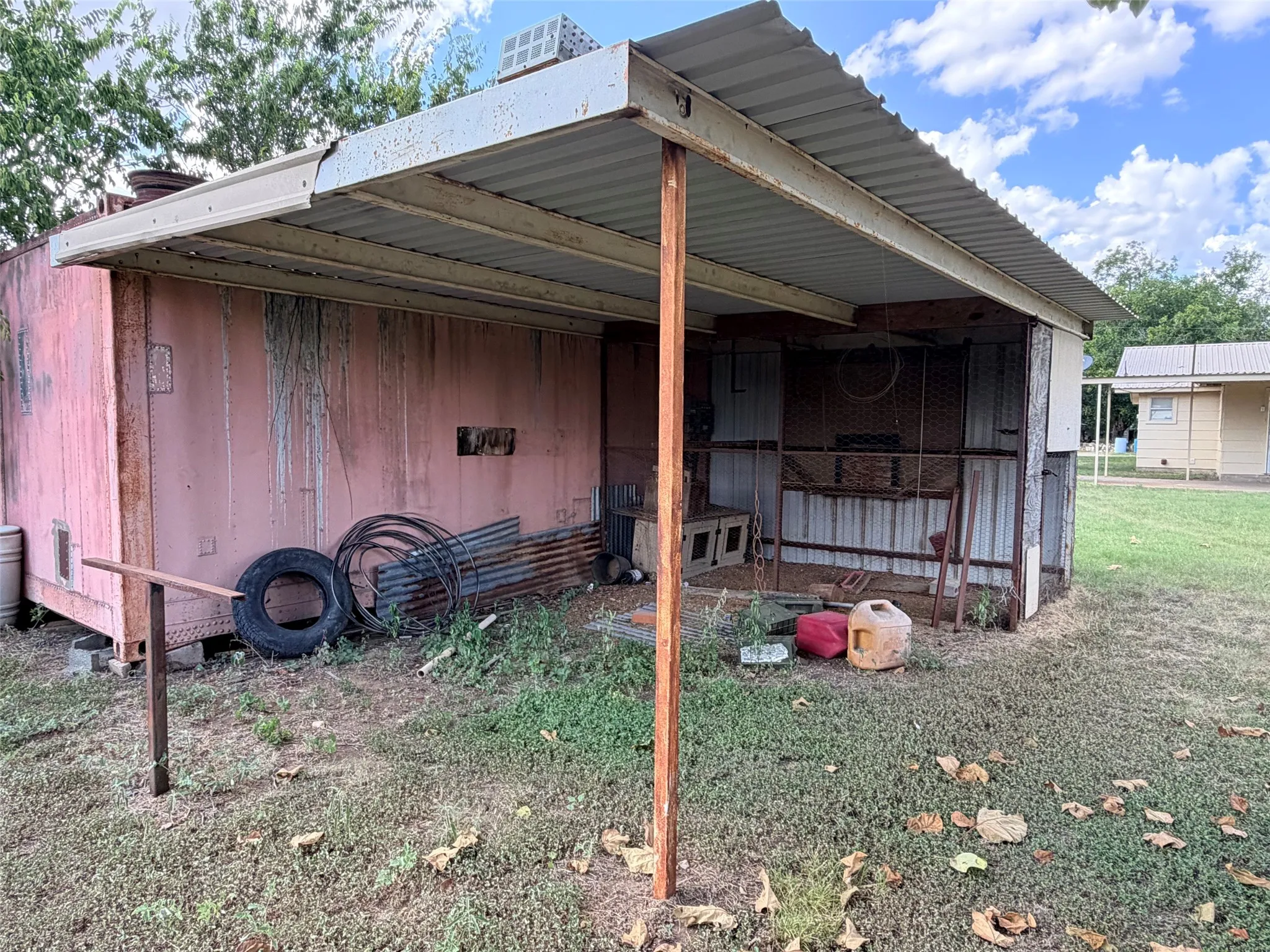 Single Family Residence For Sale in Comanche County , 105 W Elm Street, Gustine, Texas 76455, 2 Bedroom, 2 Bathroom, 1 Garage spaces, 1,324 Sqft, built in 1980, mls#21356371, Real Estate Agent in Gustine, Homes For Sale in Comanche county, Homes For Sale in Gustine, Realtor in Gustine Texas, Real Estate Brokerage Independent Realty Texas, Luminita Cordes Realtor