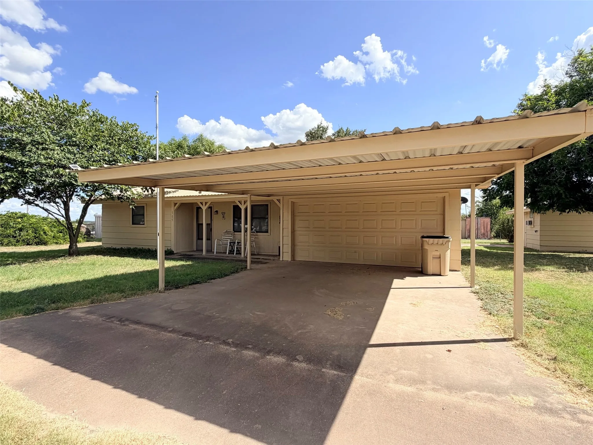 Single Family Residence For Sale in Comanche County , 105 W Elm Street, Gustine, Texas 76455, 2 Bedroom, 2 Bathroom, 1 Garage spaces, 1,324 Sqft, built in 1980, mls#21356371, Real Estate Agent in Gustine, Homes For Sale in Comanche county, Homes For Sale in Gustine, Realtor in Gustine Texas, Real Estate Brokerage Independent Realty Texas, Luminita Cordes Realtor