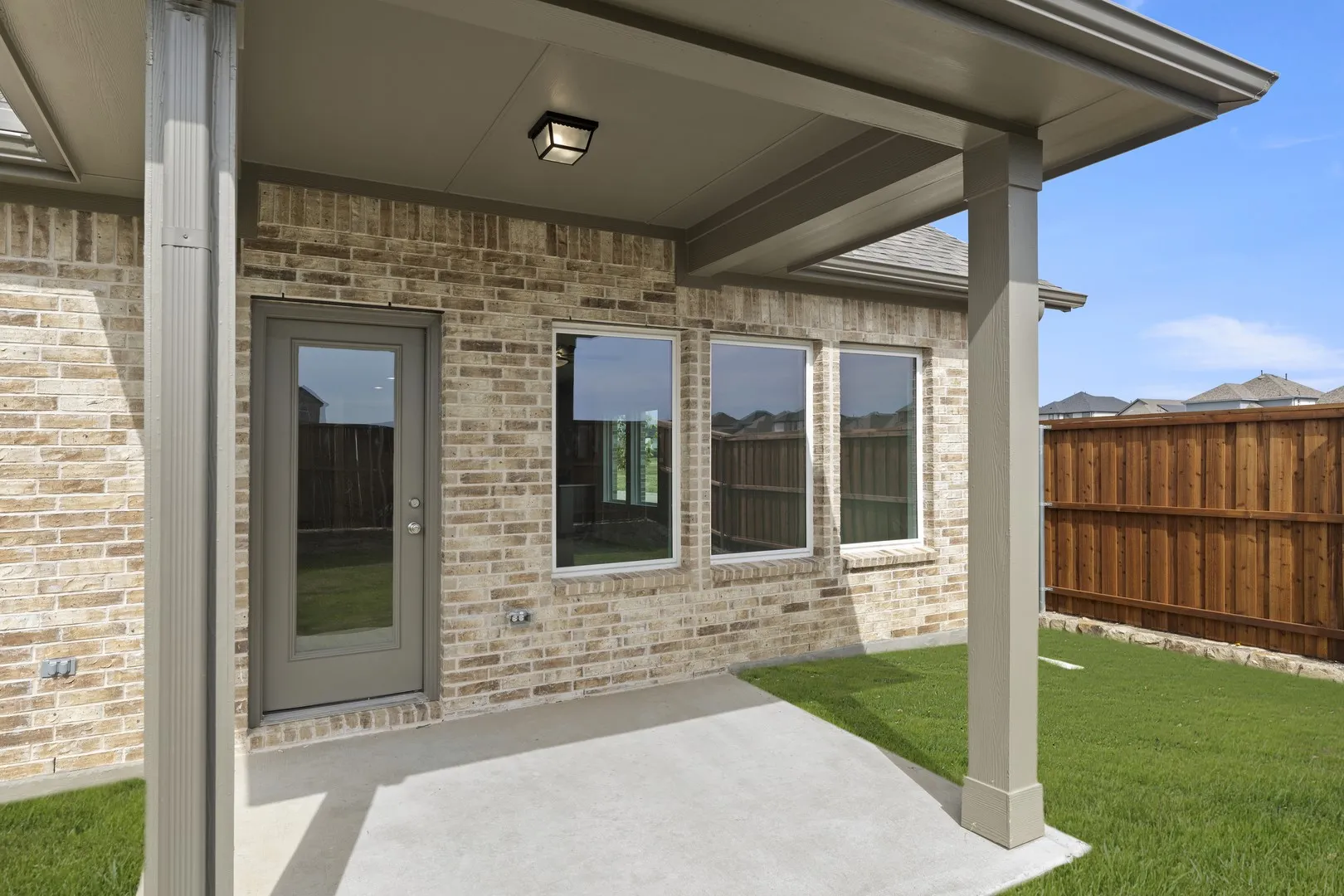 26. 3203 Dunbar - Patio