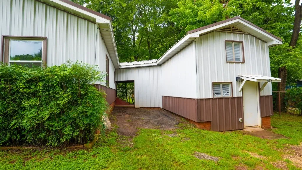 Single Family Residence For Sale in Anderson County , 401 W Carolina Street, Palestine, Texas 75803, 3 Bedroom, 2 Bathroom, Garage spaces, 1,185 Sqft, built in 1951, mls#21356370, Real Estate Agent in Palestine, Homes For Sale in Anderson county, Homes For Sale in Palestine, Realtor in Palestine Texas, Real Estate Brokerage Independent Realty Texas, Luminita Cordes Realtor