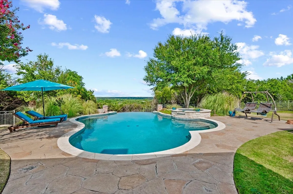 Single Family Residence For Sale in Parker County , 200 Falcon Ridge, Aledo, Texas 76008, 3 Bedroom, 4 Bathroom, 2 Garage spaces, 5,478 Sqft, built in 1997, mls#21353860, Real Estate Agent in Aledo, Homes For Sale in Parker county, Homes For Sale in Aledo, Realtor in Aledo Texas, Real Estate Brokerage Independent Realty Texas, Luminita Cordes Realtor