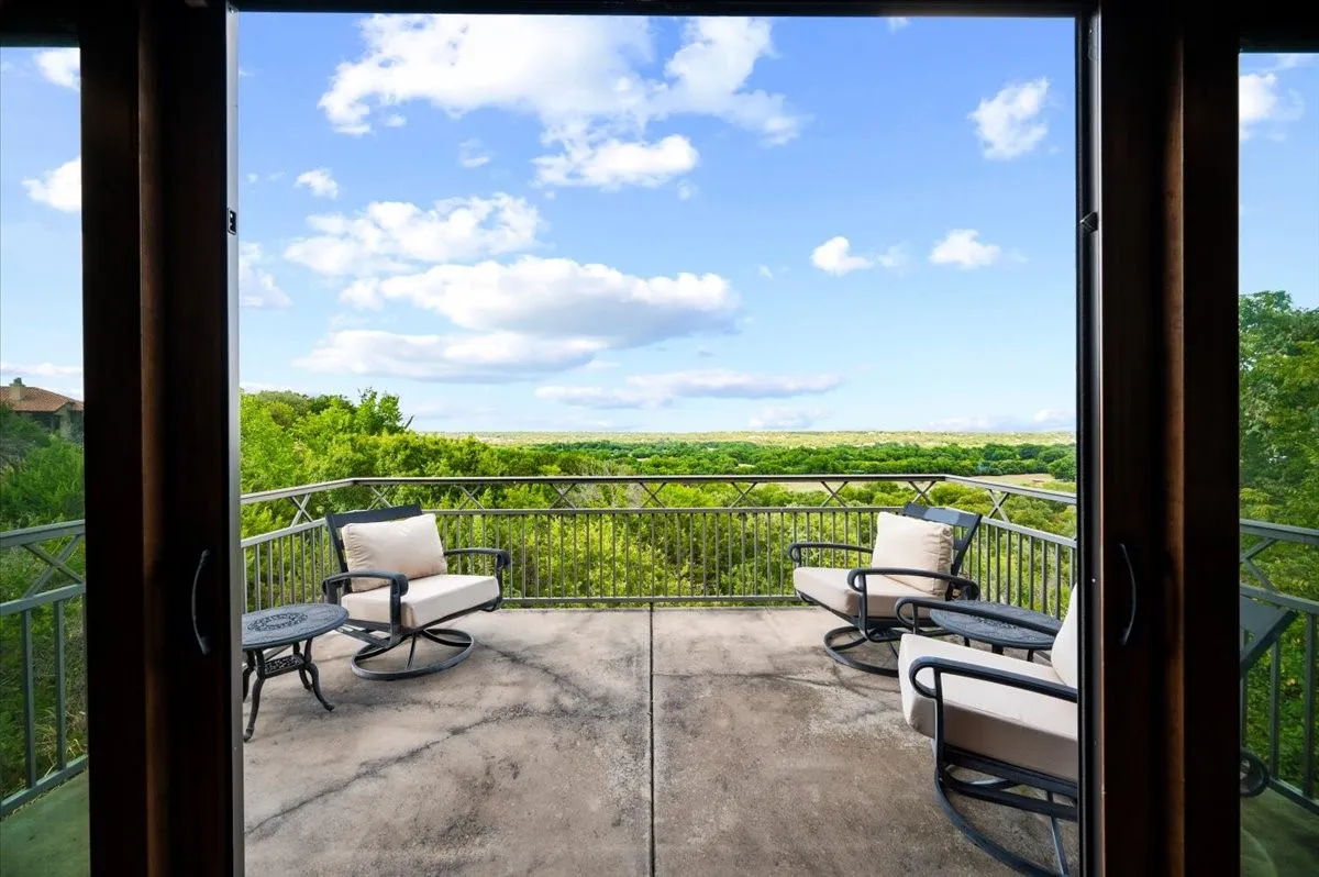 Single Family Residence For Sale in Parker County , 200 Falcon Ridge, Aledo, Texas 76008, 3 Bedroom, 4 Bathroom, 2 Garage spaces, 5,478 Sqft, built in 1997, mls#21353860, Real Estate Agent in Aledo, Homes For Sale in Parker county, Homes For Sale in Aledo, Realtor in Aledo Texas, Real Estate Brokerage Independent Realty Texas, Luminita Cordes Realtor