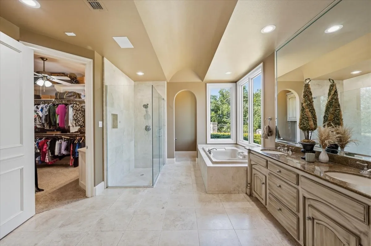 Single Family Residence For Sale in Parker County , 200 Falcon Ridge, Aledo, Texas 76008, 3 Bedroom, 4 Bathroom, 2 Garage spaces, 5,478 Sqft, built in 1997, mls#21353860, Real Estate Agent in Aledo, Homes For Sale in Parker county, Homes For Sale in Aledo, Realtor in Aledo Texas, Real Estate Brokerage Independent Realty Texas, Luminita Cordes Realtor
