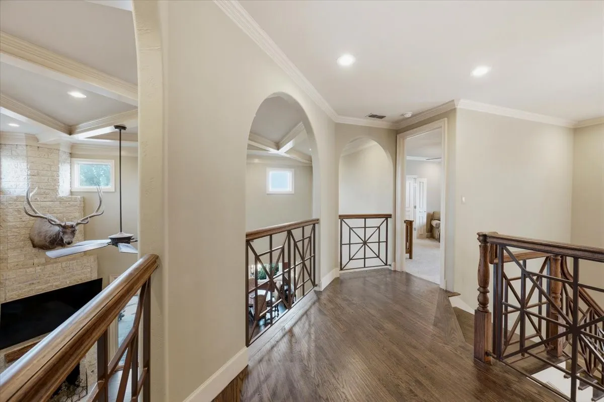 Single Family Residence For Sale in Parker County , 200 Falcon Ridge, Aledo, Texas 76008, 3 Bedroom, 4 Bathroom, 2 Garage spaces, 5,478 Sqft, built in 1997, mls#21353860, Real Estate Agent in Aledo, Homes For Sale in Parker county, Homes For Sale in Aledo, Realtor in Aledo Texas, Real Estate Brokerage Independent Realty Texas, Luminita Cordes Realtor