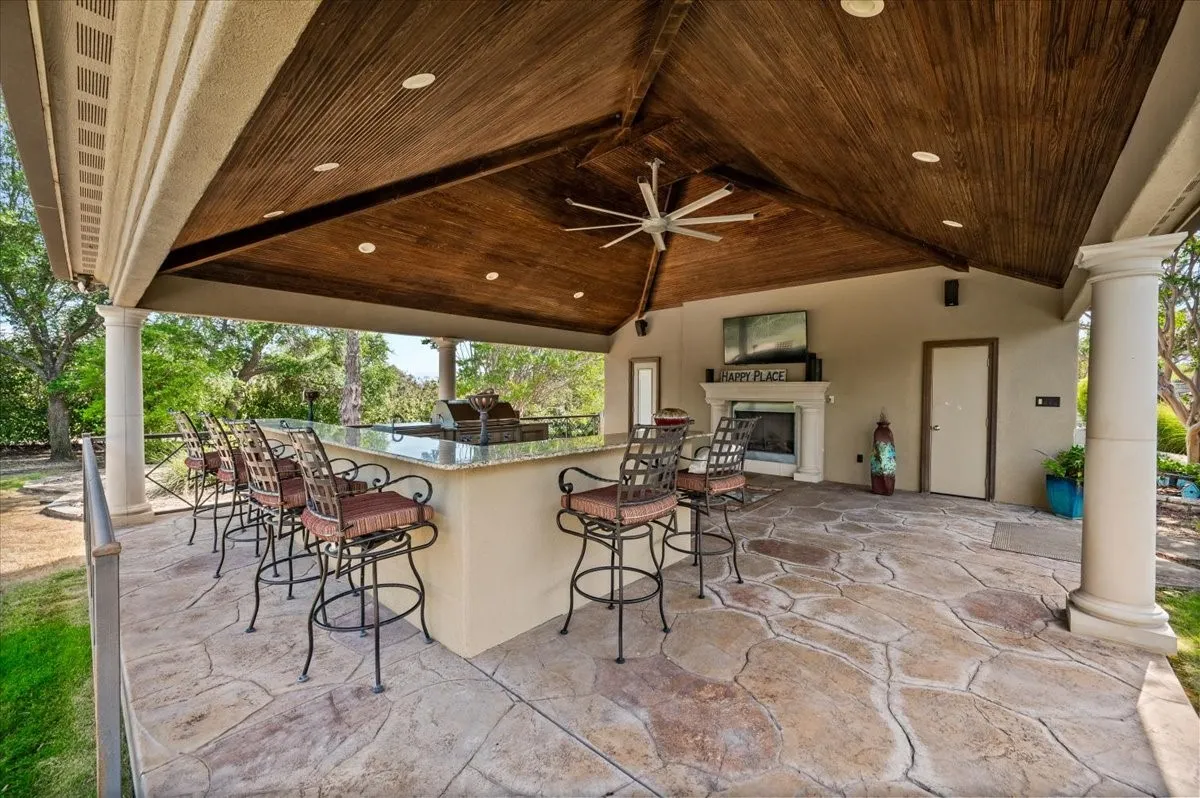 Single Family Residence For Sale in Parker County , 200 Falcon Ridge, Aledo, Texas 76008, 3 Bedroom, 4 Bathroom, 2 Garage spaces, 5,478 Sqft, built in 1997, mls#21353860, Real Estate Agent in Aledo, Homes For Sale in Parker county, Homes For Sale in Aledo, Realtor in Aledo Texas, Real Estate Brokerage Independent Realty Texas, Luminita Cordes Realtor