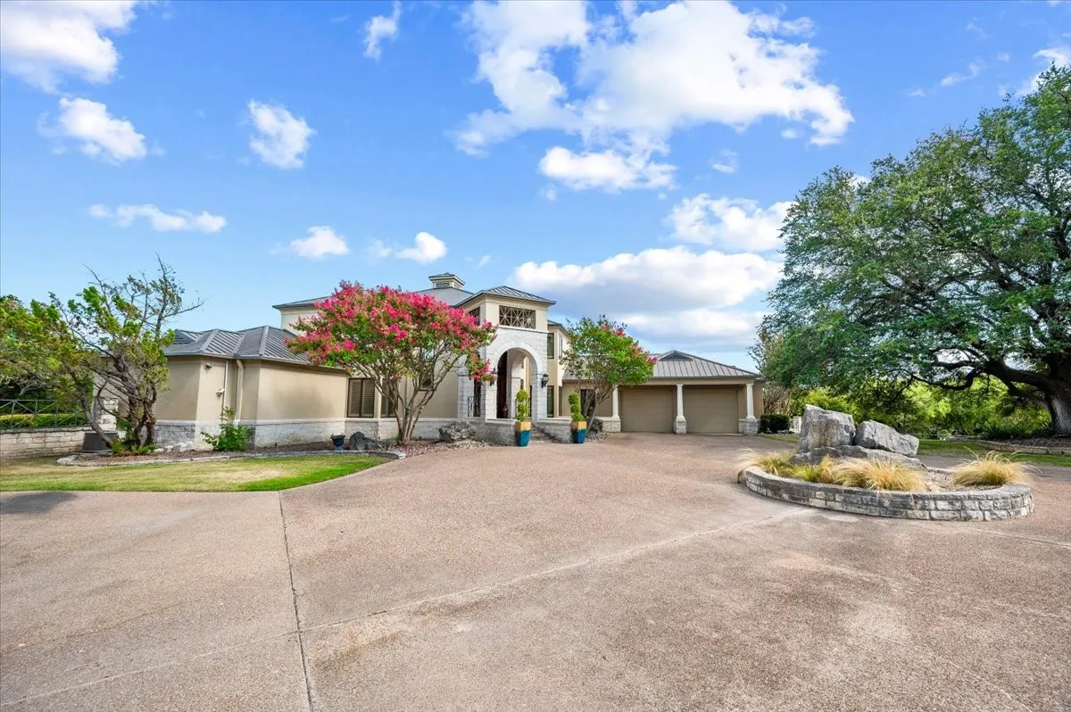 Single Family Residence For Sale in Parker County , 200 Falcon Ridge, Aledo, Texas 76008, 3 Bedroom, 4 Bathroom, 2 Garage spaces, 5,478 Sqft, built in 1997, mls#21353860, Real Estate Agent in Aledo, Homes For Sale in Parker county, Homes For Sale in Aledo, Realtor in Aledo Texas, Real Estate Brokerage Independent Realty Texas, Luminita Cordes Realtor