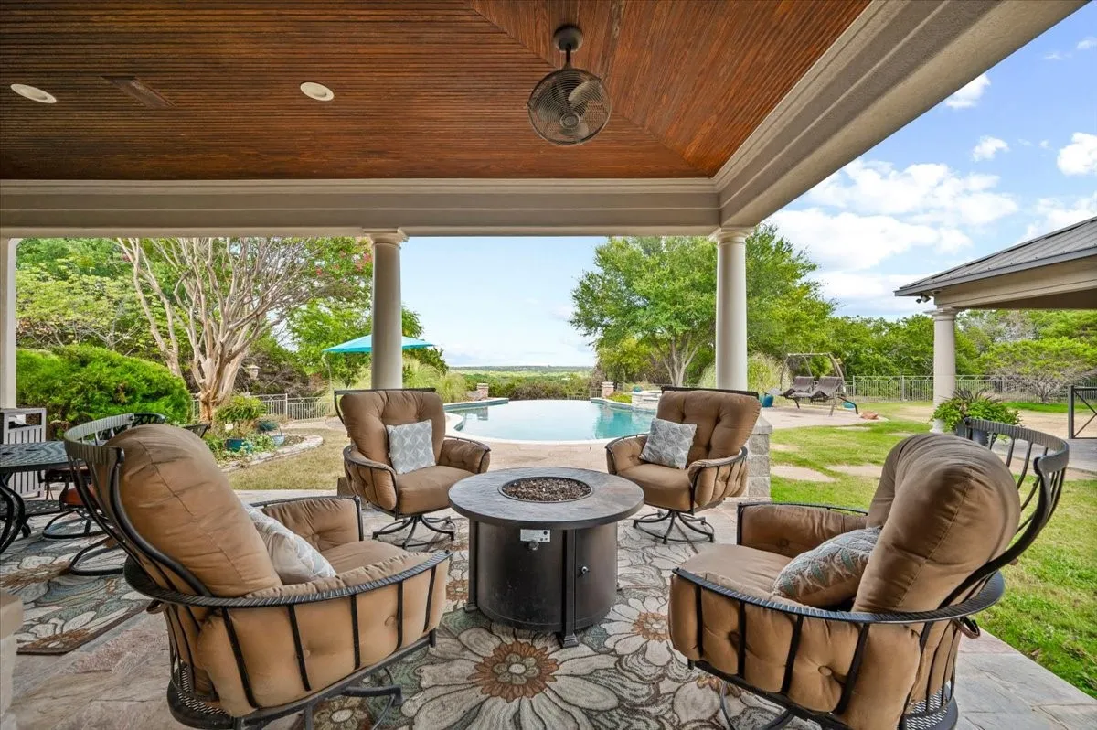 Single Family Residence For Sale in Parker County , 200 Falcon Ridge, Aledo, Texas 76008, 3 Bedroom, 4 Bathroom, 2 Garage spaces, 5,478 Sqft, built in 1997, mls#21353860, Real Estate Agent in Aledo, Homes For Sale in Parker county, Homes For Sale in Aledo, Realtor in Aledo Texas, Real Estate Brokerage Independent Realty Texas, Luminita Cordes Realtor