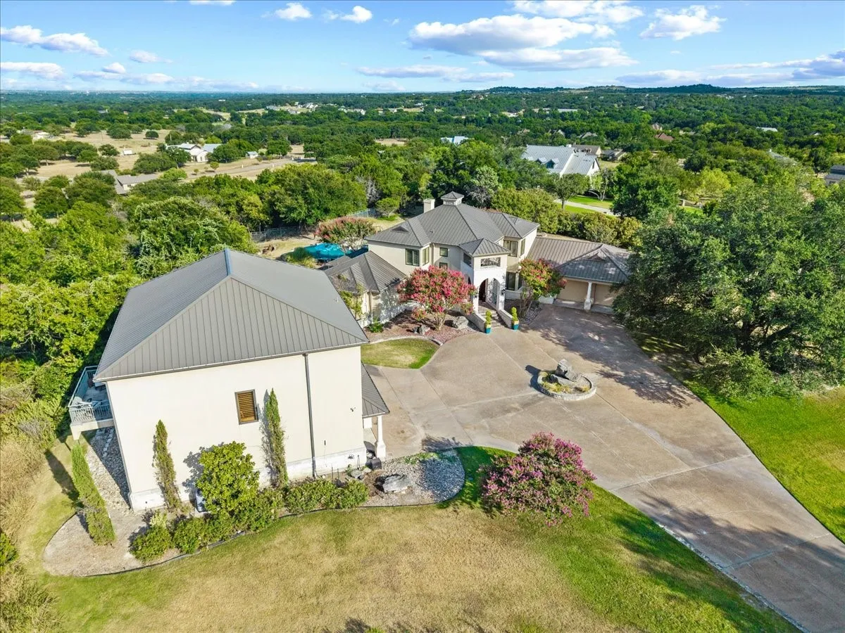 Single Family Residence For Sale in Parker County , 200 Falcon Ridge, Aledo, Texas 76008, 3 Bedroom, 4 Bathroom, 2 Garage spaces, 5,478 Sqft, built in 1997, mls#21353860, Real Estate Agent in Aledo, Homes For Sale in Parker county, Homes For Sale in Aledo, Realtor in Aledo Texas, Real Estate Brokerage Independent Realty Texas, Luminita Cordes Realtor