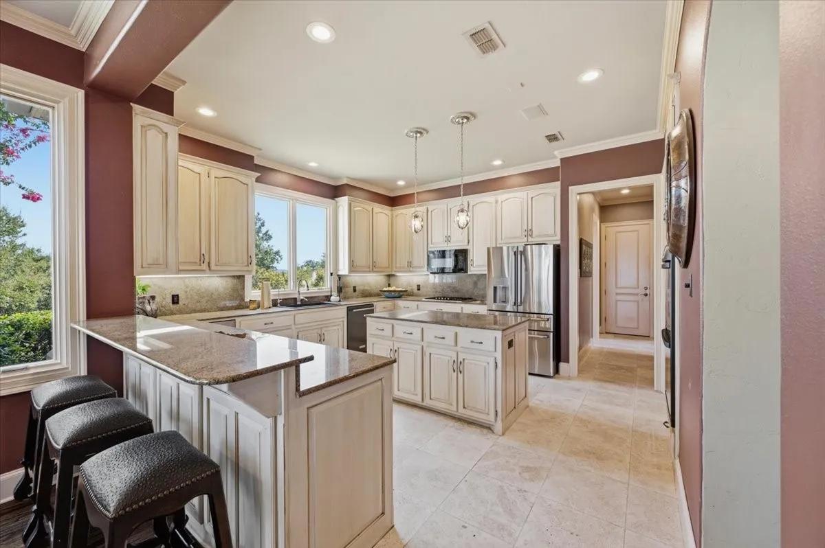 Single Family Residence For Sale in Parker County , 200 Falcon Ridge, Aledo, Texas 76008, 3 Bedroom, 4 Bathroom, 2 Garage spaces, 5,478 Sqft, built in 1997, mls#21353860, Real Estate Agent in Aledo, Homes For Sale in Parker county, Homes For Sale in Aledo, Realtor in Aledo Texas, Real Estate Brokerage Independent Realty Texas, Luminita Cordes Realtor
