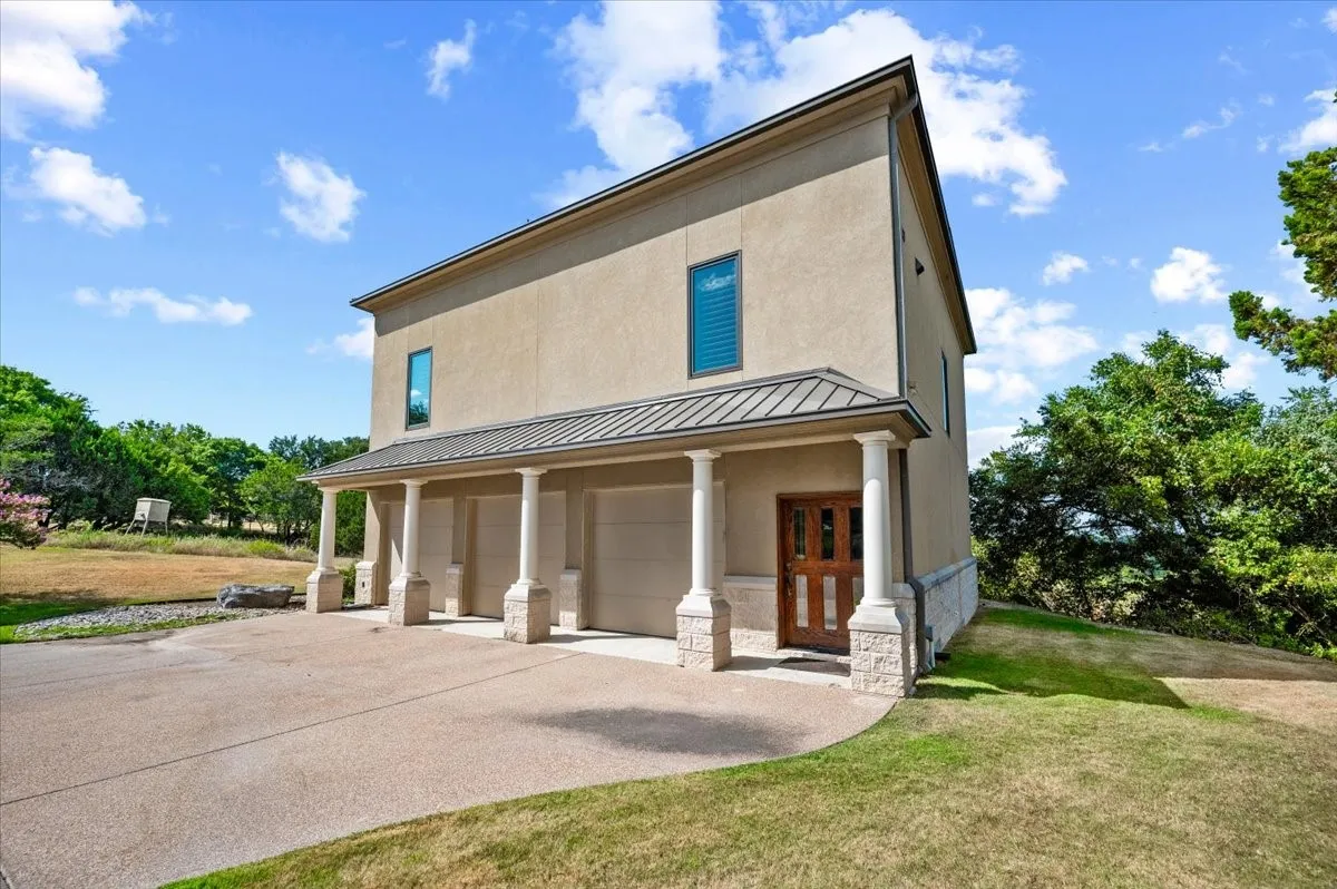 Single Family Residence For Sale in Parker County , 200 Falcon Ridge, Aledo, Texas 76008, 3 Bedroom, 4 Bathroom, 2 Garage spaces, 5,478 Sqft, built in 1997, mls#21353860, Real Estate Agent in Aledo, Homes For Sale in Parker county, Homes For Sale in Aledo, Realtor in Aledo Texas, Real Estate Brokerage Independent Realty Texas, Luminita Cordes Realtor