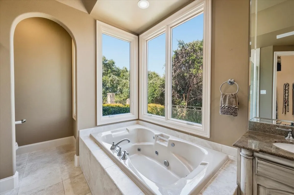Single Family Residence For Sale in Parker County , 200 Falcon Ridge, Aledo, Texas 76008, 3 Bedroom, 4 Bathroom, 2 Garage spaces, 5,478 Sqft, built in 1997, mls#21353860, Real Estate Agent in Aledo, Homes For Sale in Parker county, Homes For Sale in Aledo, Realtor in Aledo Texas, Real Estate Brokerage Independent Realty Texas, Luminita Cordes Realtor