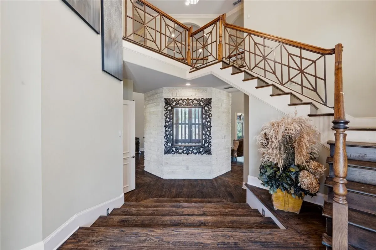 Single Family Residence For Sale in Parker County , 200 Falcon Ridge, Aledo, Texas 76008, 3 Bedroom, 4 Bathroom, 2 Garage spaces, 5,478 Sqft, built in 1997, mls#21353860, Real Estate Agent in Aledo, Homes For Sale in Parker county, Homes For Sale in Aledo, Realtor in Aledo Texas, Real Estate Brokerage Independent Realty Texas, Luminita Cordes Realtor