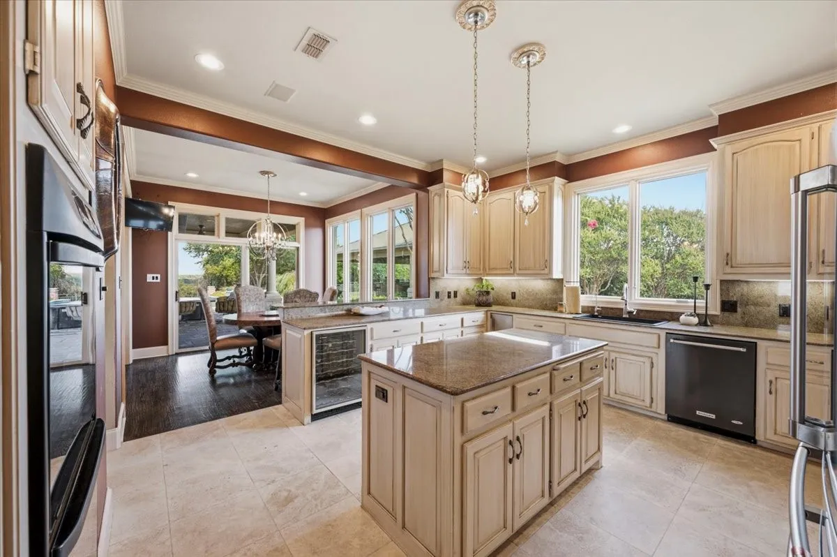 Single Family Residence For Sale in Parker County , 200 Falcon Ridge, Aledo, Texas 76008, 3 Bedroom, 4 Bathroom, 2 Garage spaces, 5,478 Sqft, built in 1997, mls#21353860, Real Estate Agent in Aledo, Homes For Sale in Parker county, Homes For Sale in Aledo, Realtor in Aledo Texas, Real Estate Brokerage Independent Realty Texas, Luminita Cordes Realtor