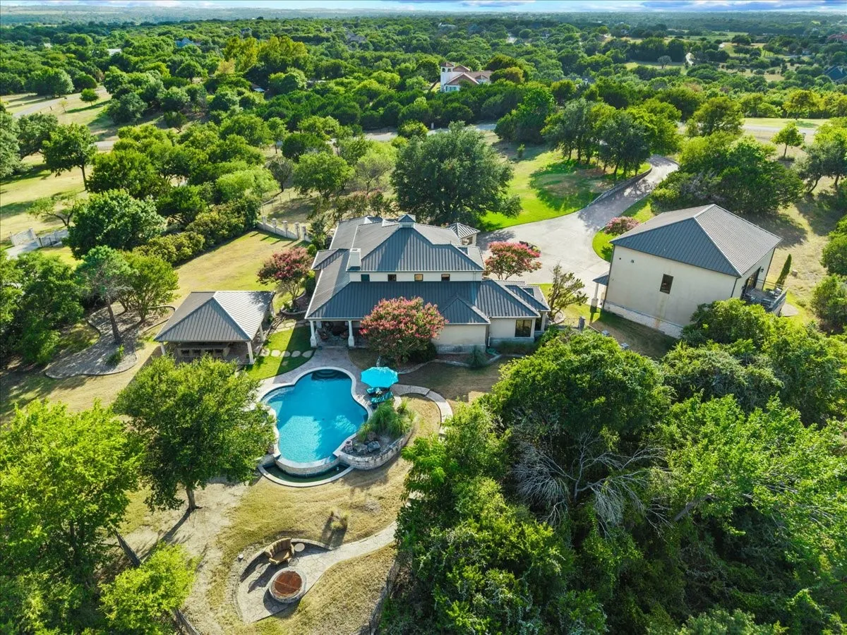 Single Family Residence For Sale in Parker County , 200 Falcon Ridge, Aledo, Texas 76008, 3 Bedroom, 4 Bathroom, 2 Garage spaces, 5,478 Sqft, built in 1997, mls#21353860, Real Estate Agent in Aledo, Homes For Sale in Parker county, Homes For Sale in Aledo, Realtor in Aledo Texas, Real Estate Brokerage Independent Realty Texas, Luminita Cordes Realtor