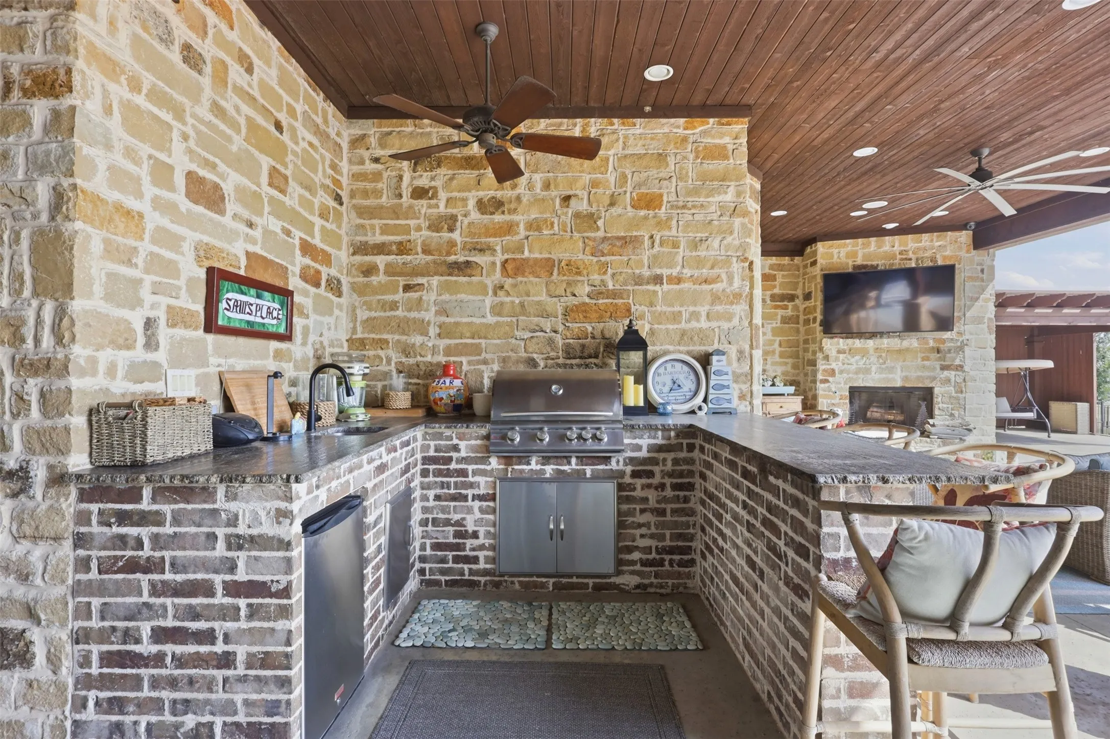 Single Family Residence For Sale in Rockwall County , 104 Brentwood Drive, Heath, Texas 75032, 4 Bedroom, 5 Bathroom, 3 Garage spaces, 4,173 Sqft, built in 2015, mls#21351561, Real Estate Agent in Heath, Homes For Sale in Rockwall county, Homes For Sale in Heath, Realtor in Heath Texas, Real Estate Brokerage Independent Realty Texas, Luminita Cordes Realtor