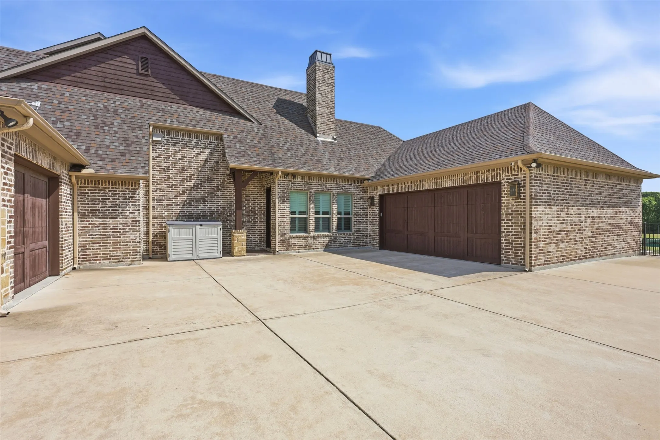 Single Family Residence For Sale in Rockwall County , 104 Brentwood Drive, Heath, Texas 75032, 4 Bedroom, 5 Bathroom, 3 Garage spaces, 4,173 Sqft, built in 2015, mls#21351561, Real Estate Agent in Heath, Homes For Sale in Rockwall county, Homes For Sale in Heath, Realtor in Heath Texas, Real Estate Brokerage Independent Realty Texas, Luminita Cordes Realtor
