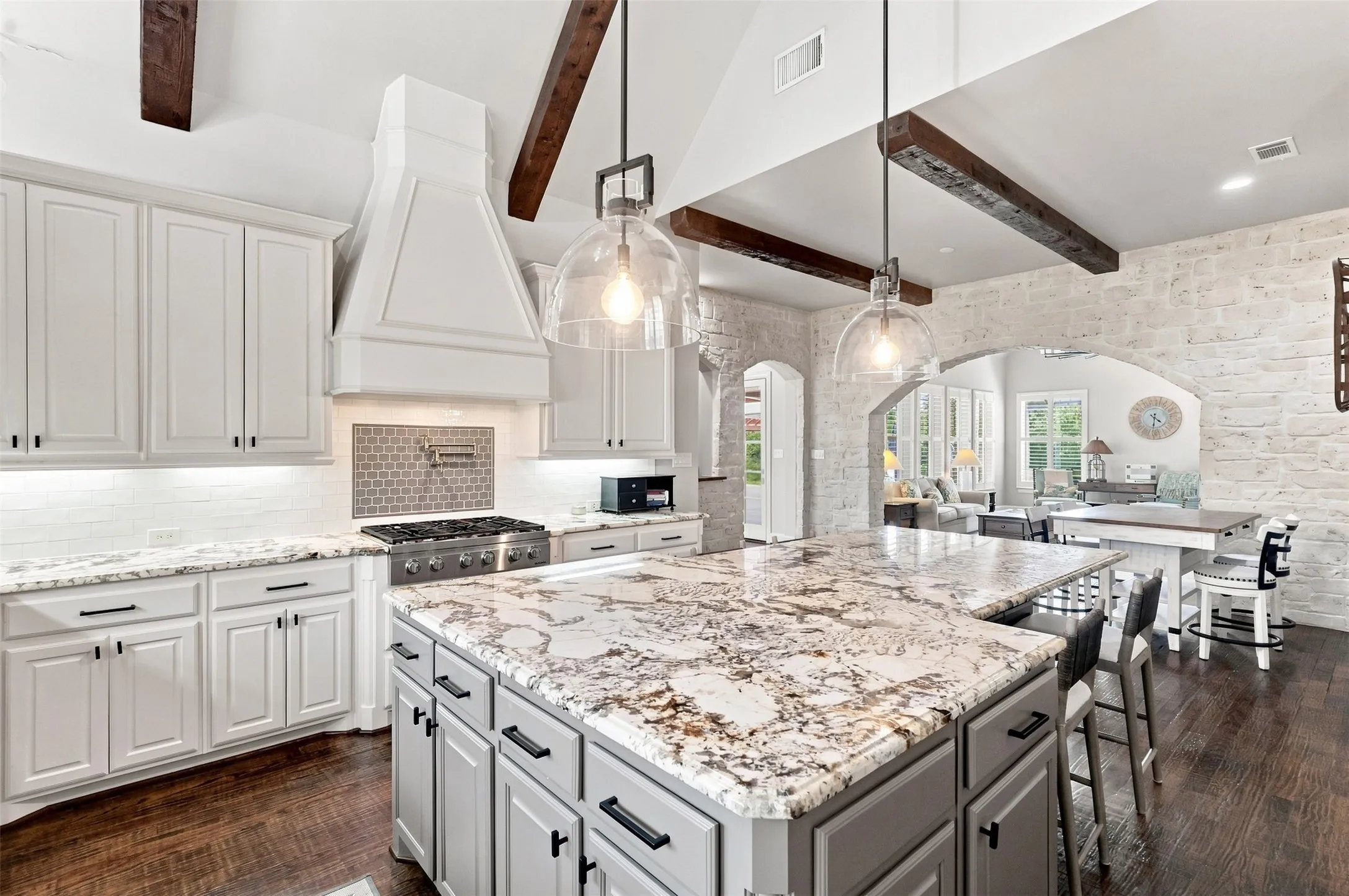 Single Family Residence For Sale in Rockwall County , 104 Brentwood Drive, Heath, Texas 75032, 4 Bedroom, 5 Bathroom, 3 Garage spaces, 4,173 Sqft, built in 2015, mls#21351561, Real Estate Agent in Heath, Homes For Sale in Rockwall county, Homes For Sale in Heath, Realtor in Heath Texas, Real Estate Brokerage Independent Realty Texas, Luminita Cordes Realtor