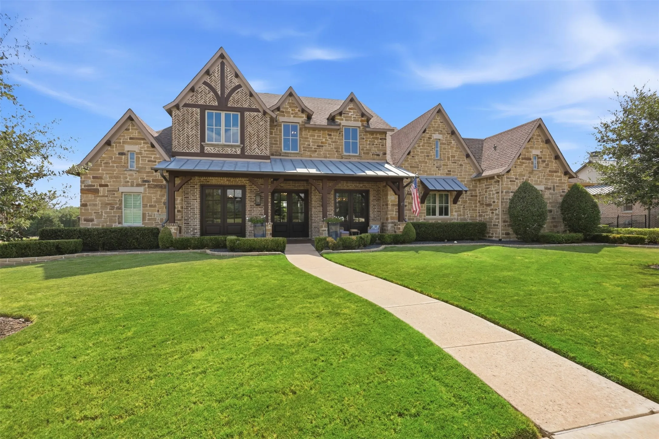 Single Family Residence For Sale in Rockwall County , 104 Brentwood Drive, Heath, Texas 75032, 4 Bedroom, 5 Bathroom, 3 Garage spaces, 4,173 Sqft, built in 2015, mls#21351561, Real Estate Agent in Heath, Homes For Sale in Rockwall county, Homes For Sale in Heath, Realtor in Heath Texas, Real Estate Brokerage Independent Realty Texas, Luminita Cordes Realtor