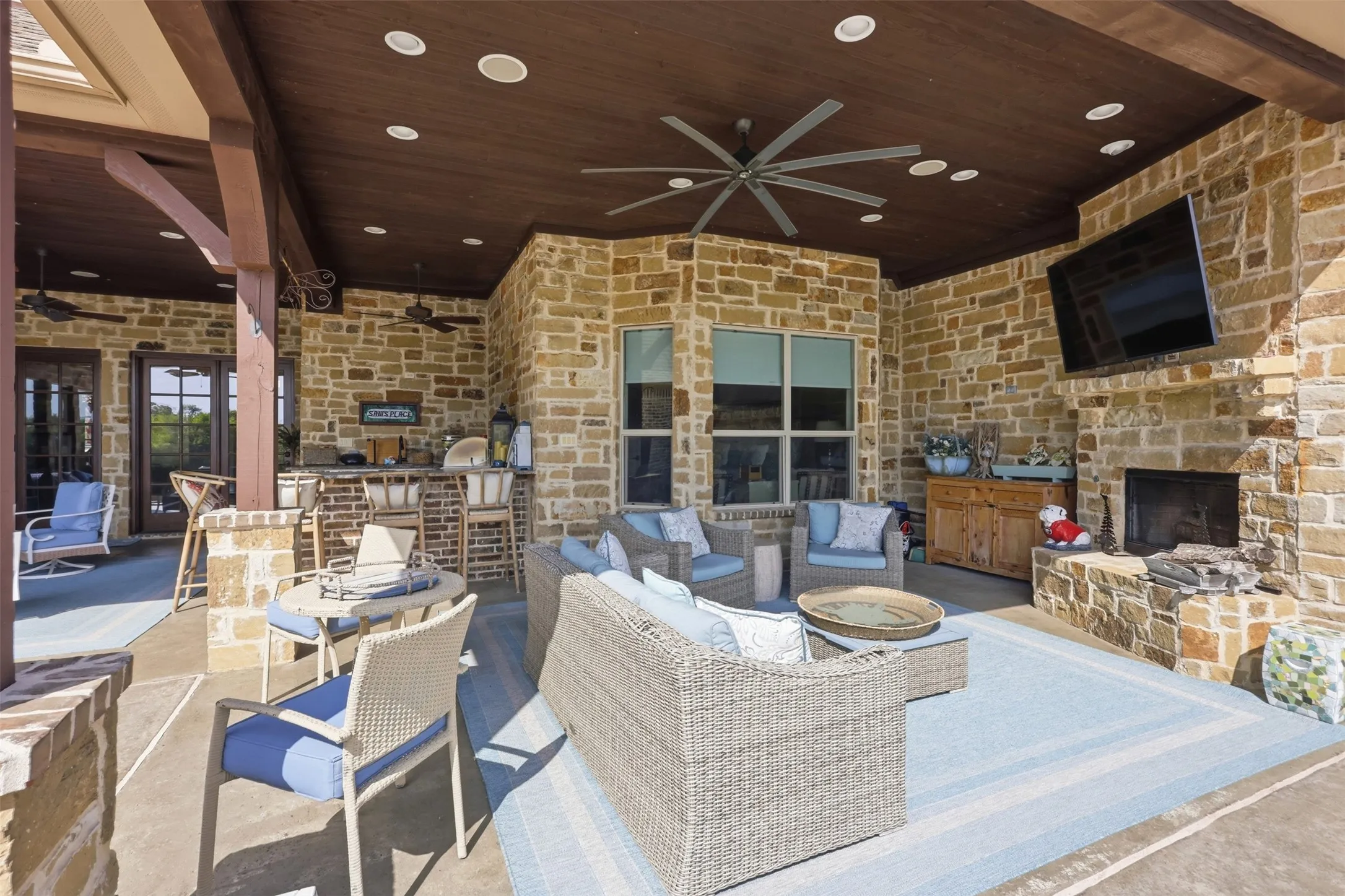 Single Family Residence For Sale in Rockwall County , 104 Brentwood Drive, Heath, Texas 75032, 4 Bedroom, 5 Bathroom, 3 Garage spaces, 4,173 Sqft, built in 2015, mls#21351561, Real Estate Agent in Heath, Homes For Sale in Rockwall county, Homes For Sale in Heath, Realtor in Heath Texas, Real Estate Brokerage Independent Realty Texas, Luminita Cordes Realtor