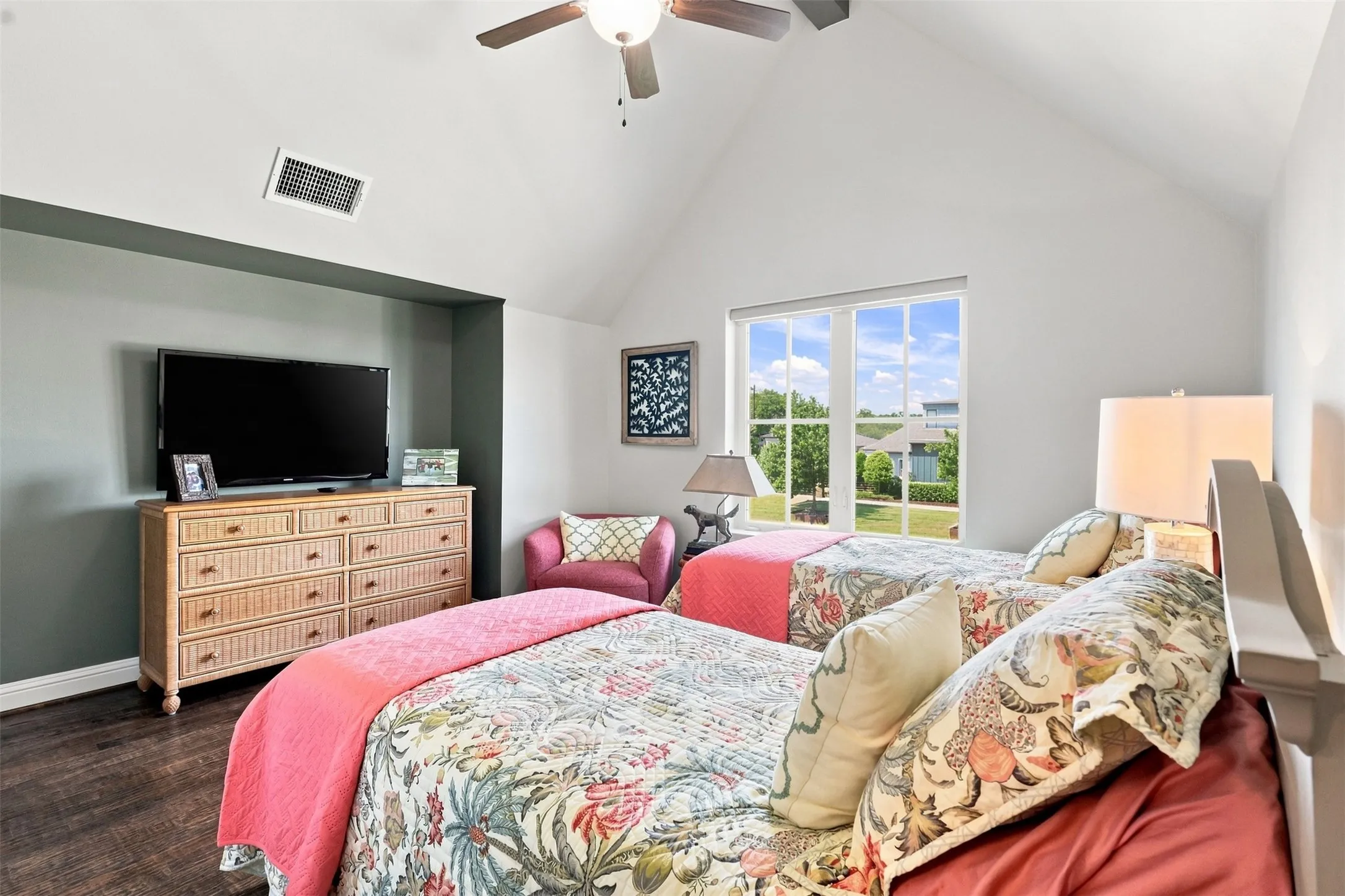 Single Family Residence For Sale in Rockwall County , 104 Brentwood Drive, Heath, Texas 75032, 4 Bedroom, 5 Bathroom, 3 Garage spaces, 4,173 Sqft, built in 2015, mls#21351561, Real Estate Agent in Heath, Homes For Sale in Rockwall county, Homes For Sale in Heath, Realtor in Heath Texas, Real Estate Brokerage Independent Realty Texas, Luminita Cordes Realtor