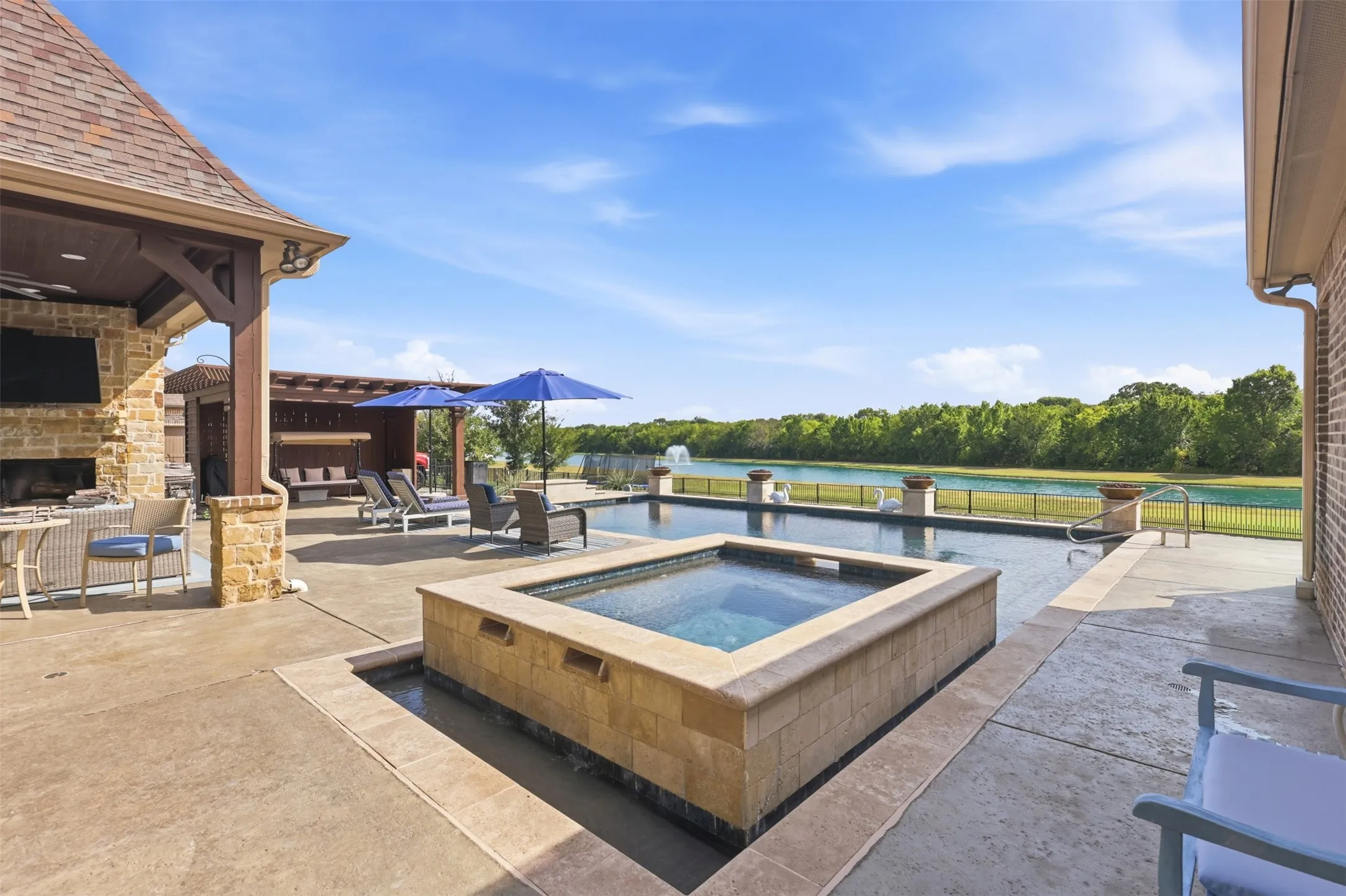 Single Family Residence For Sale in Rockwall County , 104 Brentwood Drive, Heath, Texas 75032, 4 Bedroom, 5 Bathroom, 3 Garage spaces, 4,173 Sqft, built in 2015, mls#21351561, Real Estate Agent in Heath, Homes For Sale in Rockwall county, Homes For Sale in Heath, Realtor in Heath Texas, Real Estate Brokerage Independent Realty Texas, Luminita Cordes Realtor