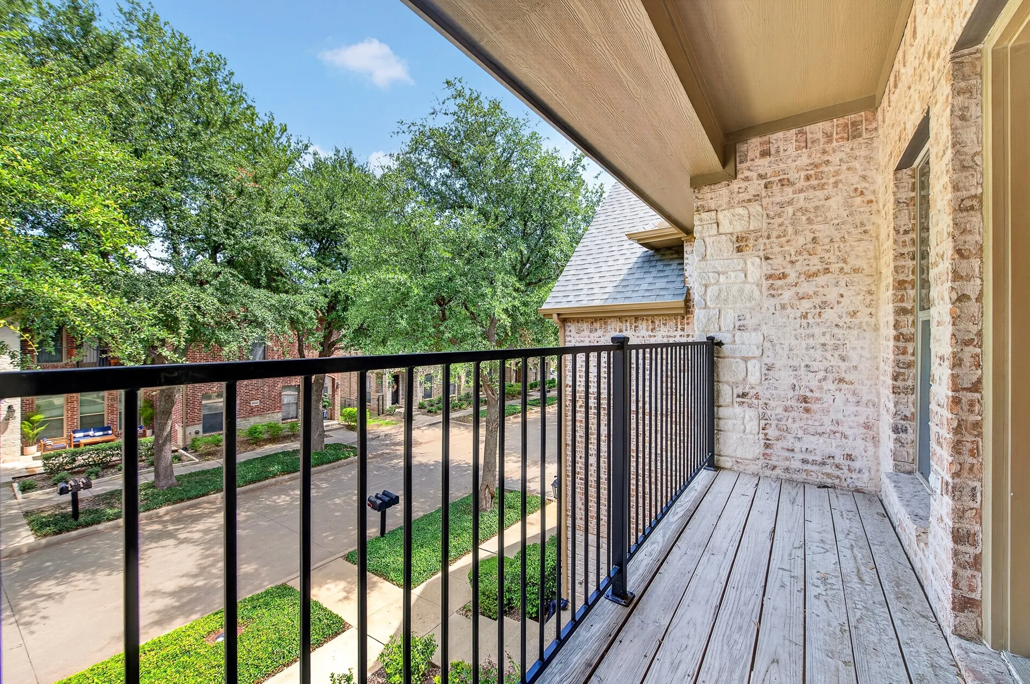 Townhouse For Rent in Collin County , 6837 Livorno Lane, Frisco, Texas 75034, 2 Bedroom, 3 Bathroom, 2 Garage spaces, 1,670 Sqft, built in 2005, mls#21355273, Real Estate Agent in Frisco, Homes For Rent in Collin county, Homes For Rent in Frisco, Realtor in Frisco Texas, Real Estate Brokerage Independent Realty Texas, Luminita Cordes Realtor