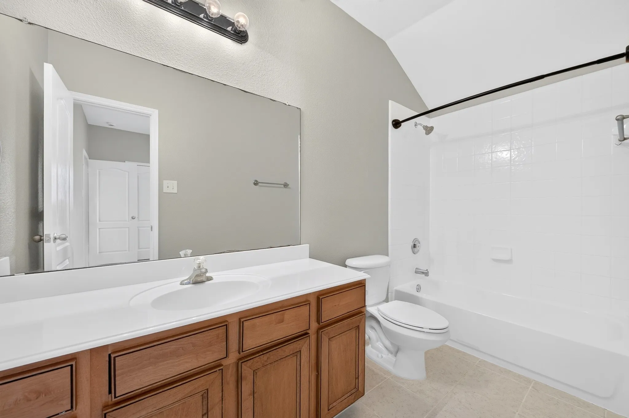 Townhouse For Rent in Collin County , 6837 Livorno Lane, Frisco, Texas 75034, 2 Bedroom, 3 Bathroom, 2 Garage spaces, 1,670 Sqft, built in 2005, mls#21355273, Real Estate Agent in Frisco, Homes For Rent in Collin county, Homes For Rent in Frisco, Realtor in Frisco Texas, Real Estate Brokerage Independent Realty Texas, Luminita Cordes Realtor