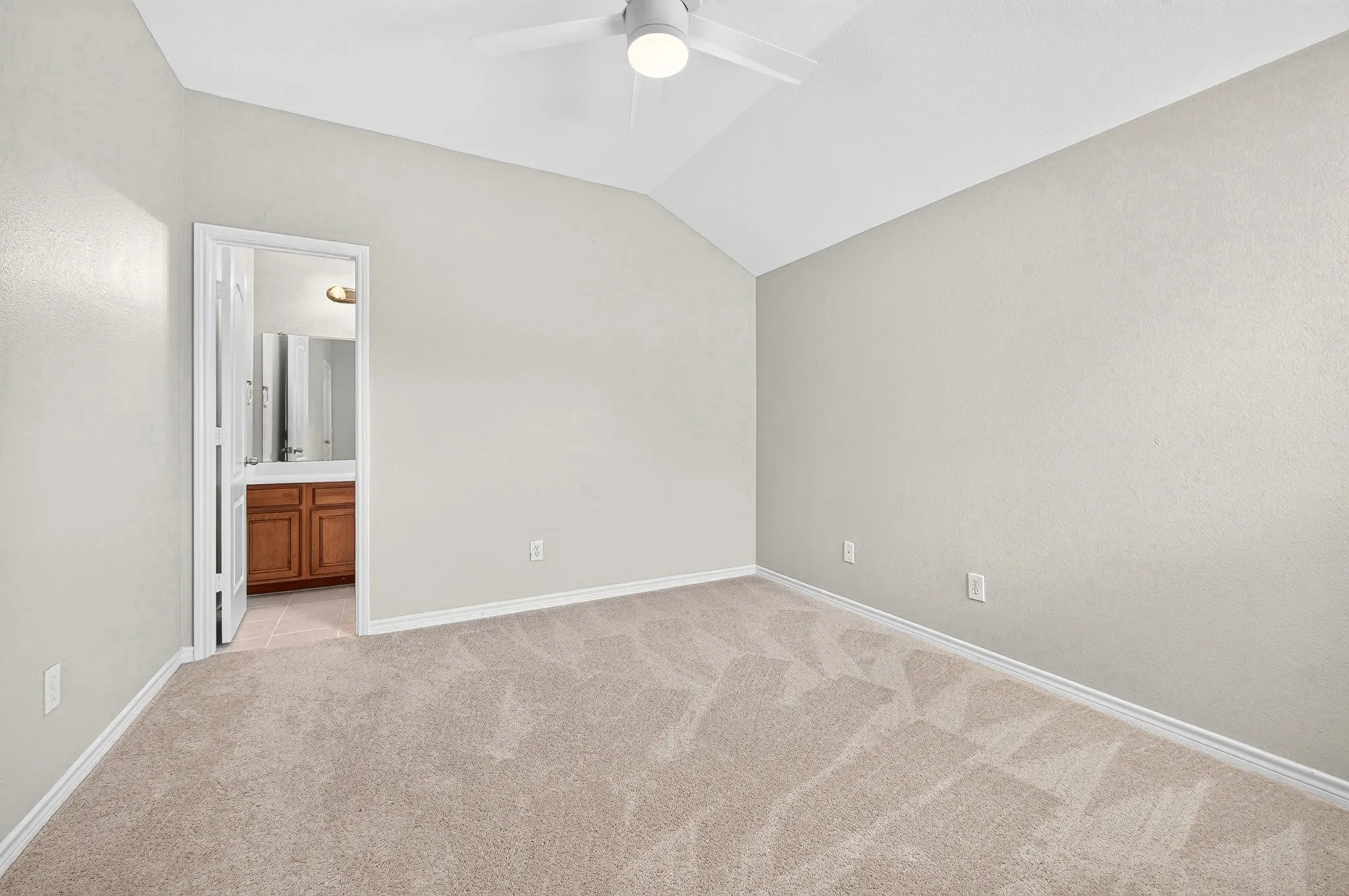 Townhouse For Rent in Collin County , 6837 Livorno Lane, Frisco, Texas 75034, 2 Bedroom, 3 Bathroom, 2 Garage spaces, 1,670 Sqft, built in 2005, mls#21355273, Real Estate Agent in Frisco, Homes For Rent in Collin county, Homes For Rent in Frisco, Realtor in Frisco Texas, Real Estate Brokerage Independent Realty Texas, Luminita Cordes Realtor