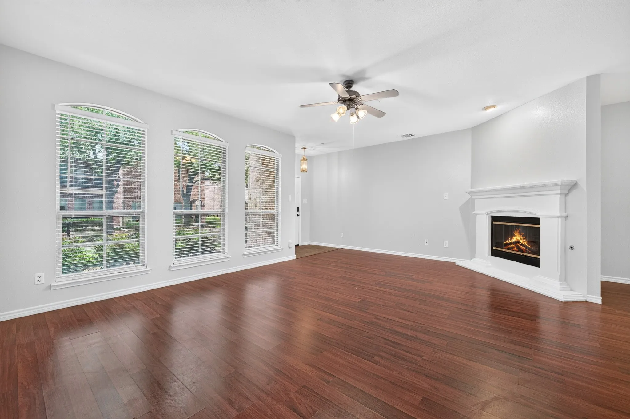 Townhouse For Rent in Collin County , 6837 Livorno Lane, Frisco, Texas 75034, 2 Bedroom, 3 Bathroom, 2 Garage spaces, 1,670 Sqft, built in 2005, mls#21355273, Real Estate Agent in Frisco, Homes For Rent in Collin county, Homes For Rent in Frisco, Realtor in Frisco Texas, Real Estate Brokerage Independent Realty Texas, Luminita Cordes Realtor