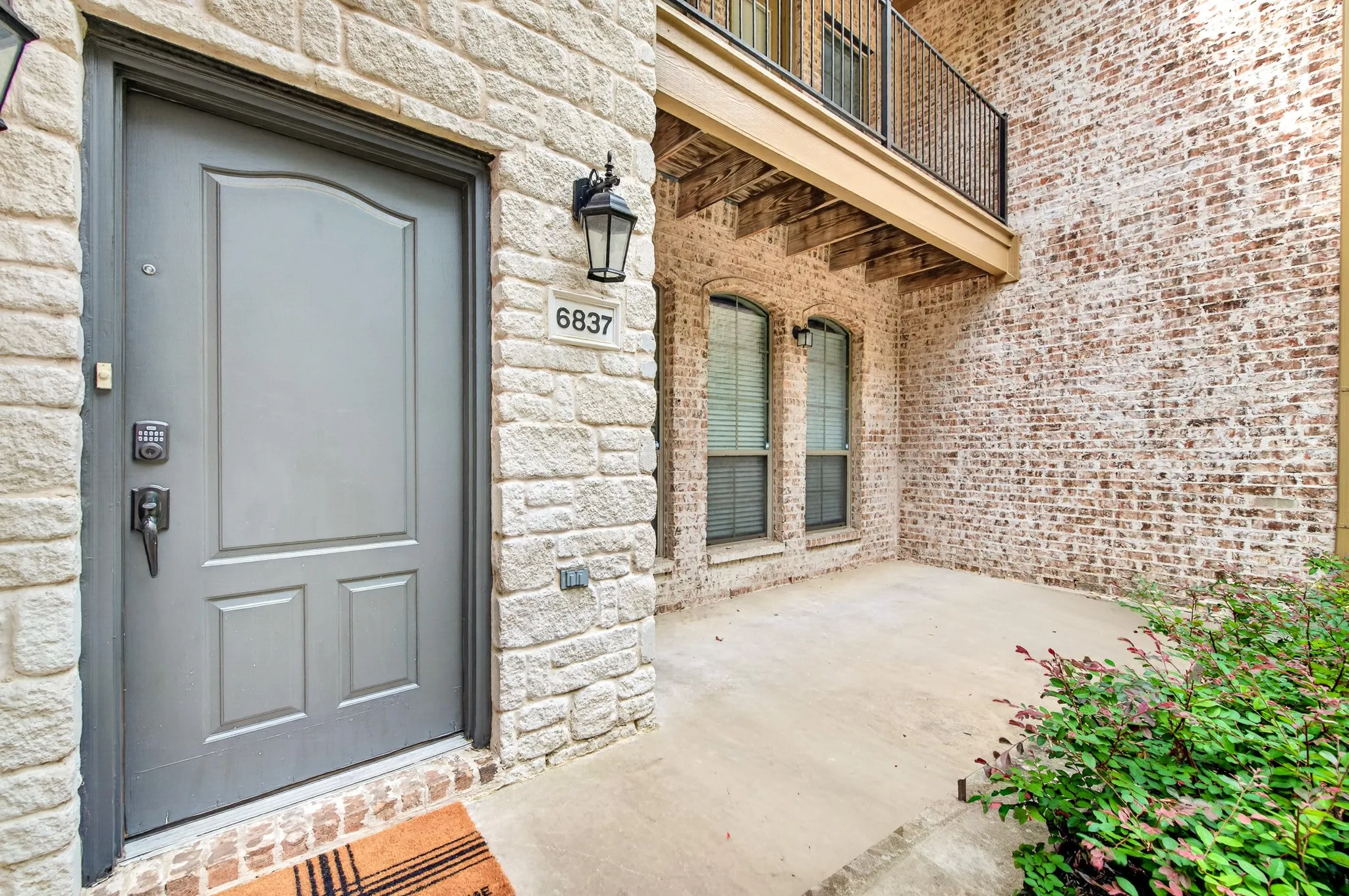 Townhouse For Rent in Collin County , 6837 Livorno Lane, Frisco, Texas 75034, 2 Bedroom, 3 Bathroom, 2 Garage spaces, 1,670 Sqft, built in 2005, mls#21355273, Real Estate Agent in Frisco, Homes For Rent in Collin county, Homes For Rent in Frisco, Realtor in Frisco Texas, Real Estate Brokerage Independent Realty Texas, Luminita Cordes Realtor