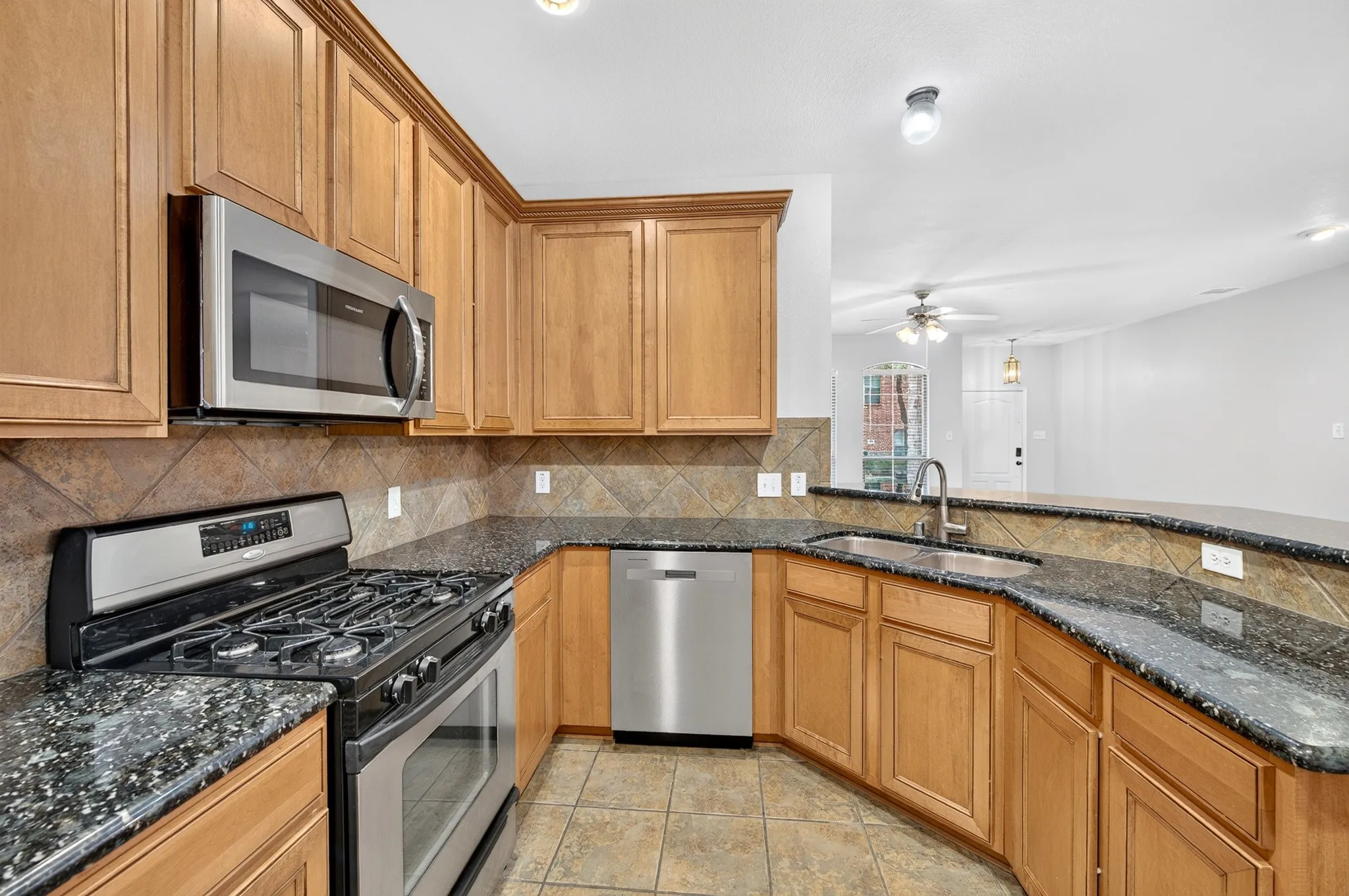 Townhouse For Rent in Collin County , 6837 Livorno Lane, Frisco, Texas 75034, 2 Bedroom, 3 Bathroom, 2 Garage spaces, 1,670 Sqft, built in 2005, mls#21355273, Real Estate Agent in Frisco, Homes For Rent in Collin county, Homes For Rent in Frisco, Realtor in Frisco Texas, Real Estate Brokerage Independent Realty Texas, Luminita Cordes Realtor