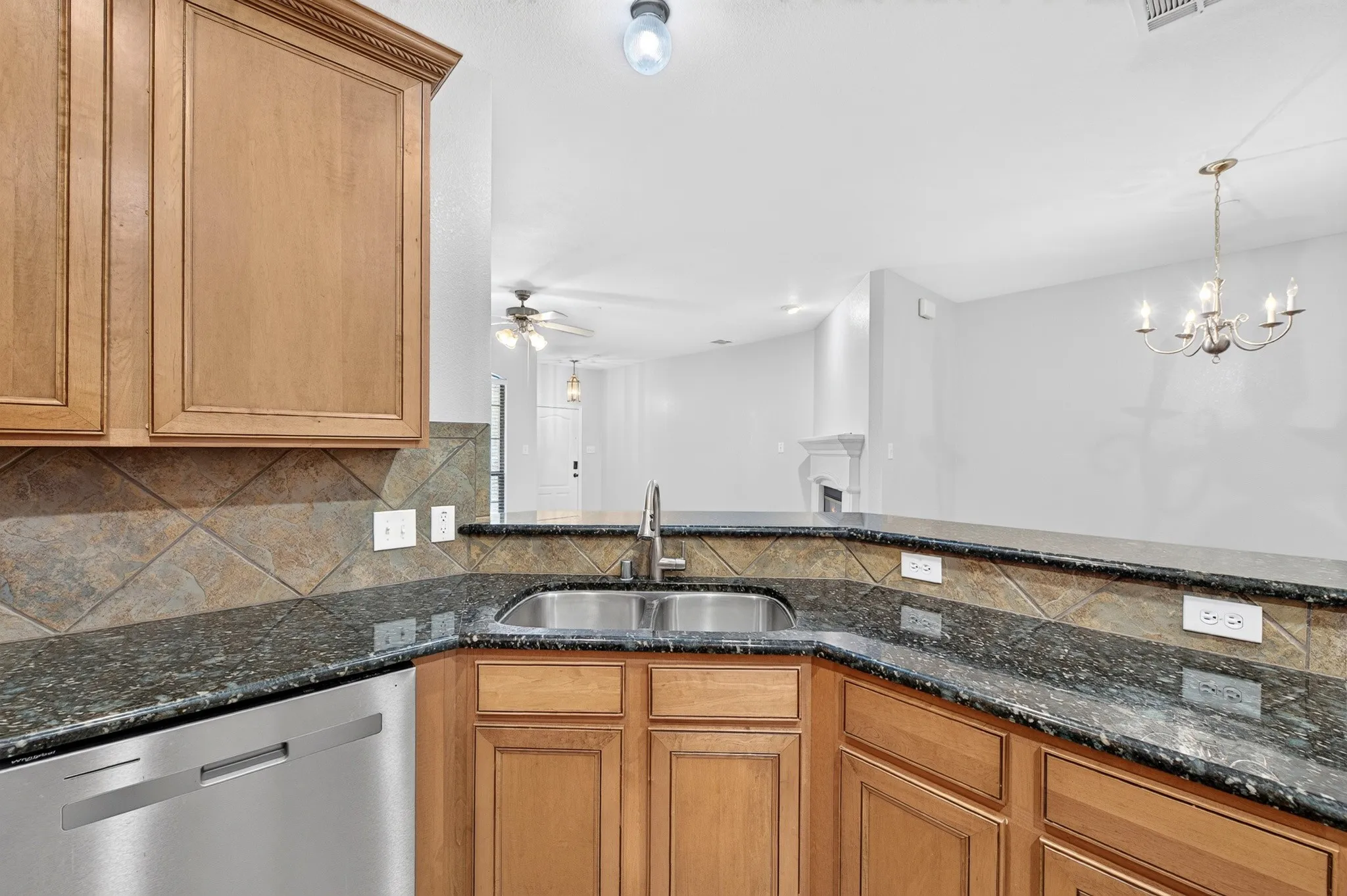 Townhouse For Rent in Collin County , 6837 Livorno Lane, Frisco, Texas 75034, 2 Bedroom, 3 Bathroom, 2 Garage spaces, 1,670 Sqft, built in 2005, mls#21355273, Real Estate Agent in Frisco, Homes For Rent in Collin county, Homes For Rent in Frisco, Realtor in Frisco Texas, Real Estate Brokerage Independent Realty Texas, Luminita Cordes Realtor