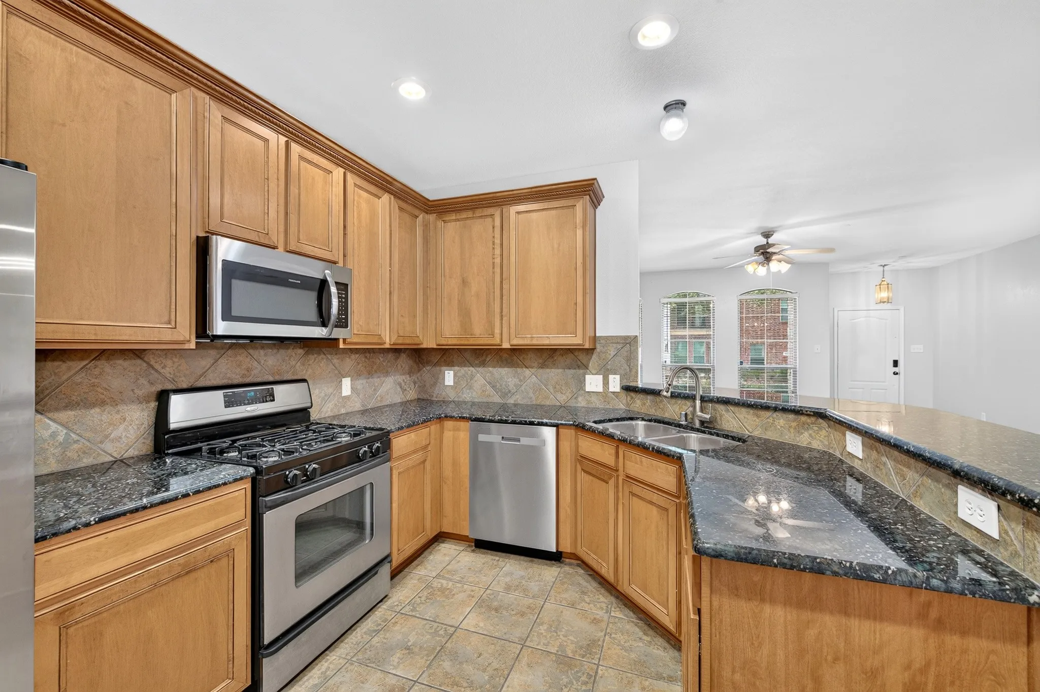 Townhouse For Rent in Collin County , 6837 Livorno Lane, Frisco, Texas 75034, 2 Bedroom, 3 Bathroom, 2 Garage spaces, 1,670 Sqft, built in 2005, mls#21355273, Real Estate Agent in Frisco, Homes For Rent in Collin county, Homes For Rent in Frisco, Realtor in Frisco Texas, Real Estate Brokerage Independent Realty Texas, Luminita Cordes Realtor