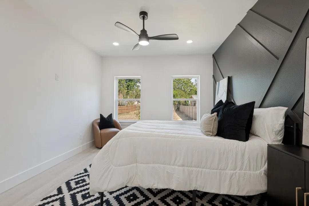 White walls with accent wall detailing, recessed lighting, and a ceiling fan