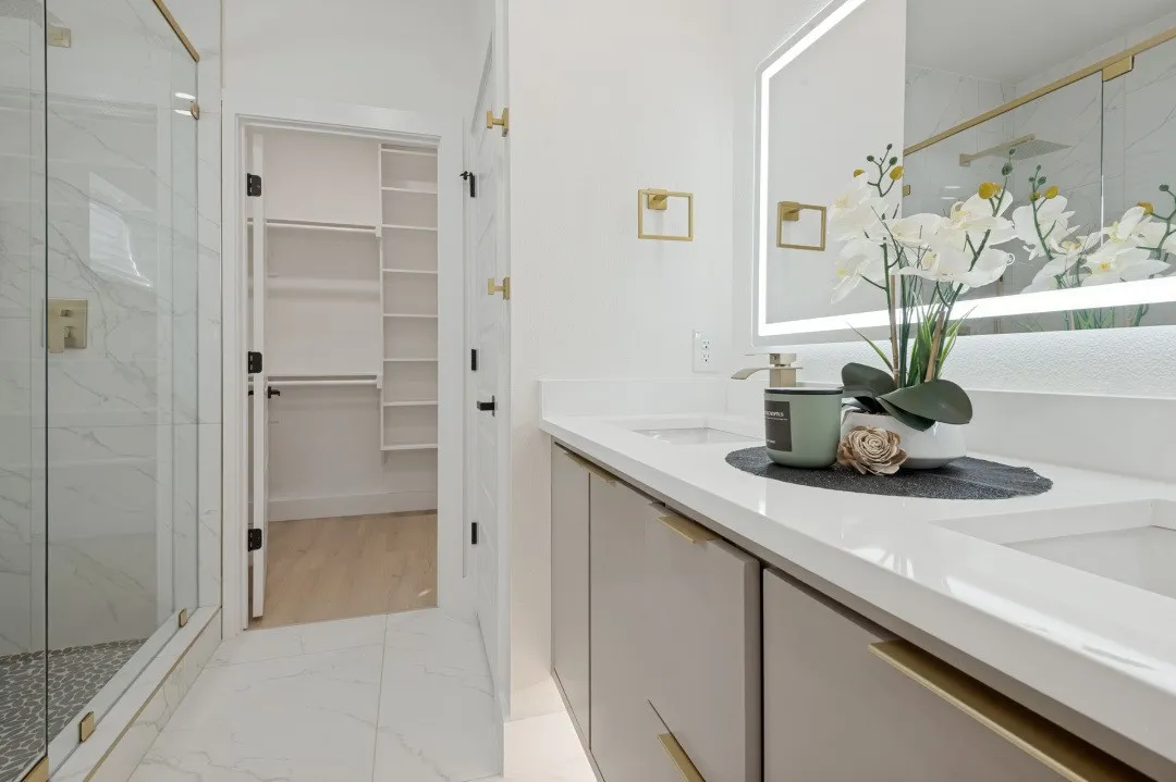 Dual vanity with undermount sinks and light-toned cabinetry
