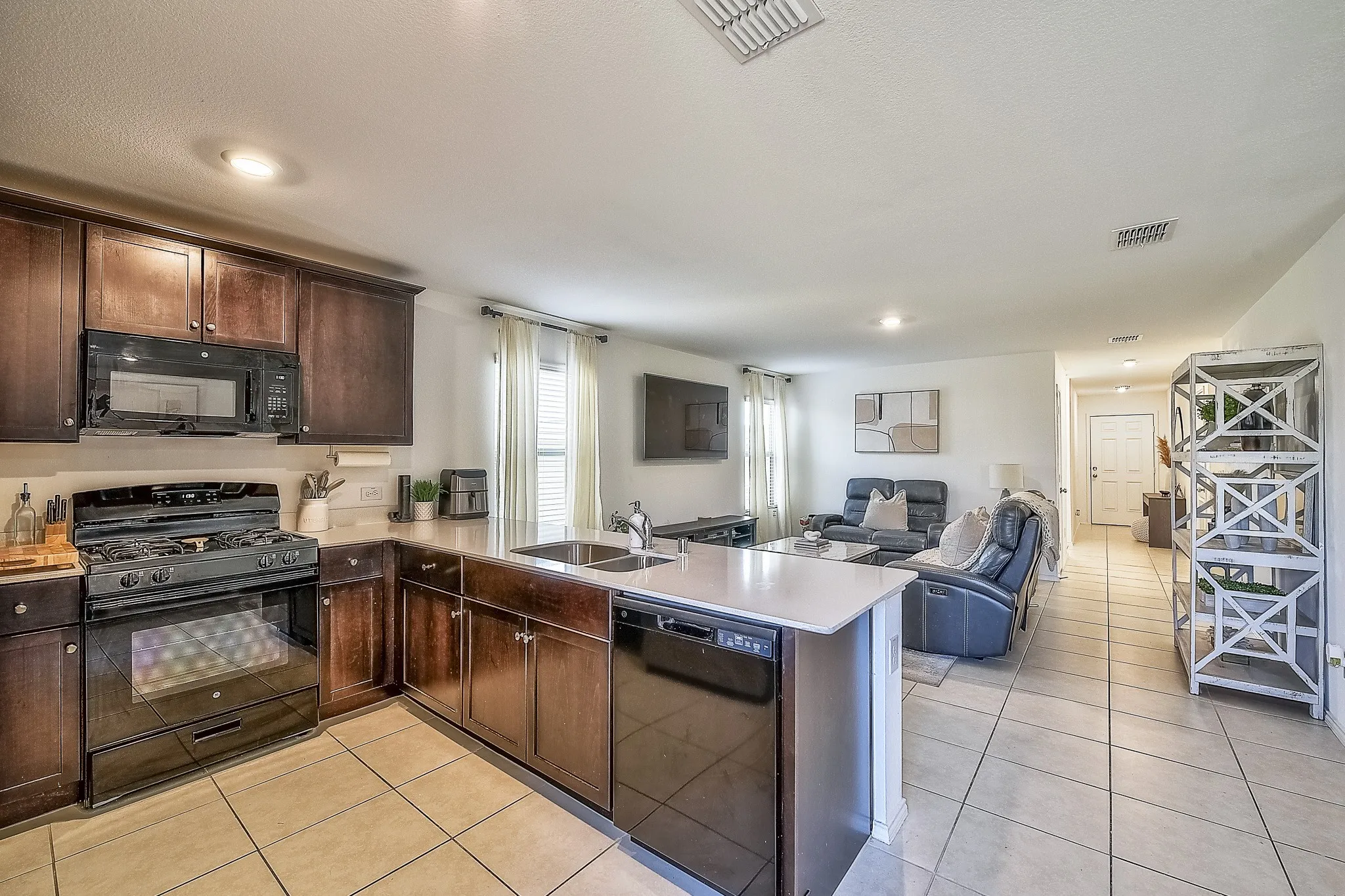 Single Family Residence For Sale in Denton County , 336 Dry Canyon Way, Fort Worth, Texas 76052, 3 Bedroom, 2 Bathroom, 2 Garage spaces, 1,268 Sqft, built in 2022, mls#21356069, Real Estate Agent in Fort Worth, Homes For Sale in Denton county, Homes For Sale in Fort Worth, Realtor in Fort Worth Texas, Real Estate Brokerage Independent Realty Texas, Luminita Cordes Realtor