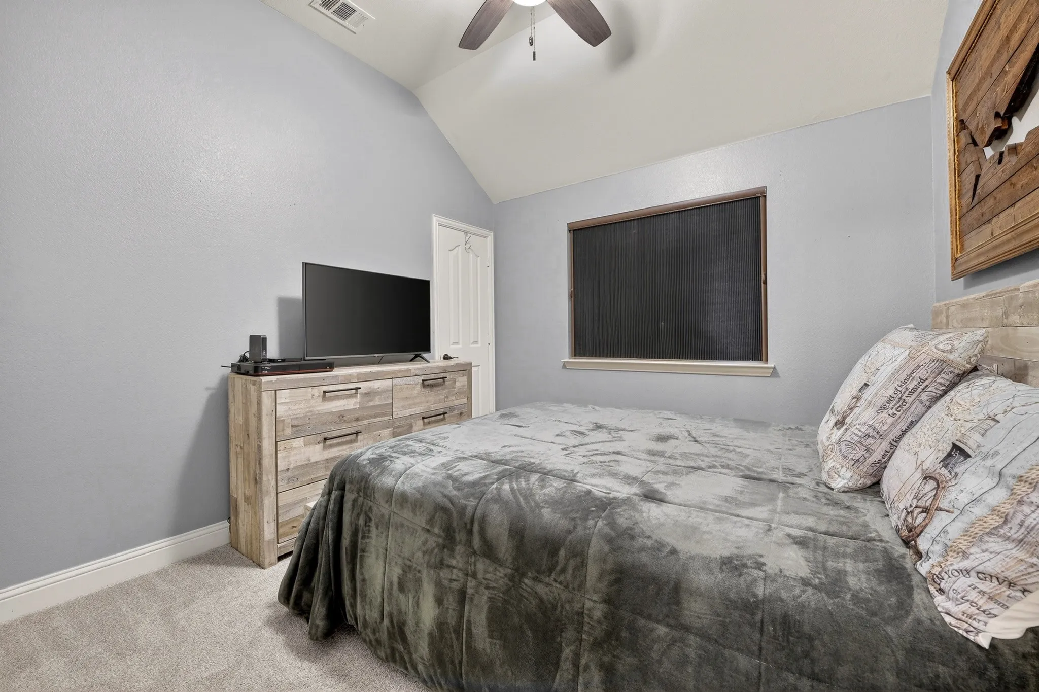 Single Family Residence For Sale in Denton County , 1120 Ponderosa Drive, Aubrey, Texas 76227, 4 Bedroom, 2 Bathroom, 3 Garage spaces, 2,042 Sqft, built in 2013, mls#21354767, Real Estate Agent in Aubrey, Homes For Sale in Denton county, Homes For Sale in Aubrey, Realtor in Aubrey Texas, Real Estate Brokerage Independent Realty Texas, Luminita Cordes Realtor