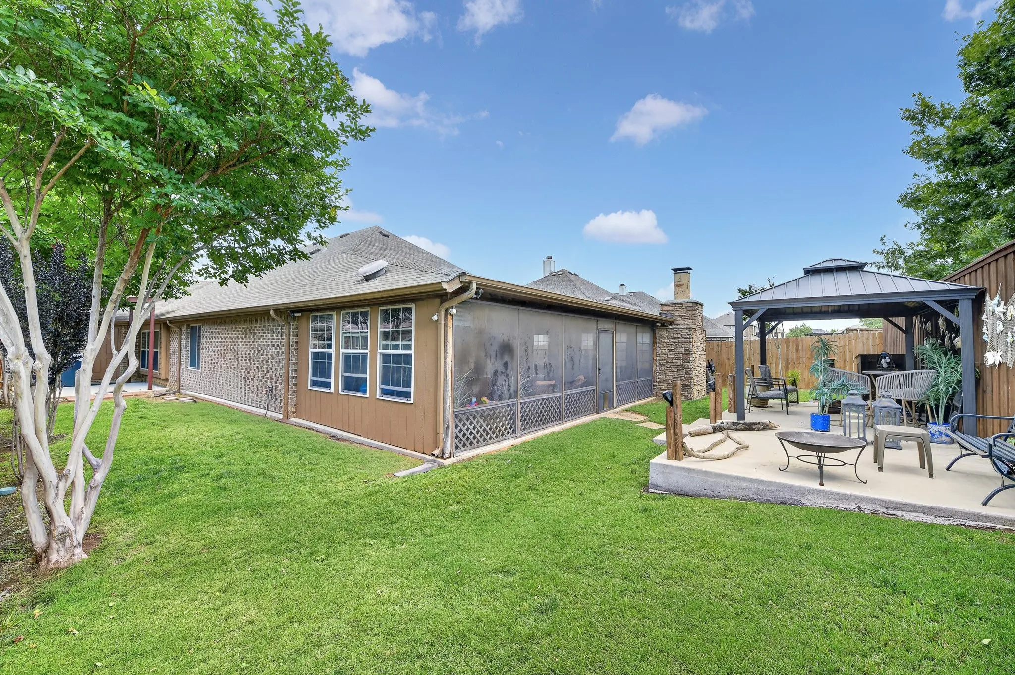 Single Family Residence For Sale in Denton County , 1120 Ponderosa Drive, Aubrey, Texas 76227, 4 Bedroom, 2 Bathroom, 3 Garage spaces, 2,042 Sqft, built in 2013, mls#21354767, Real Estate Agent in Aubrey, Homes For Sale in Denton county, Homes For Sale in Aubrey, Realtor in Aubrey Texas, Real Estate Brokerage Independent Realty Texas, Luminita Cordes Realtor