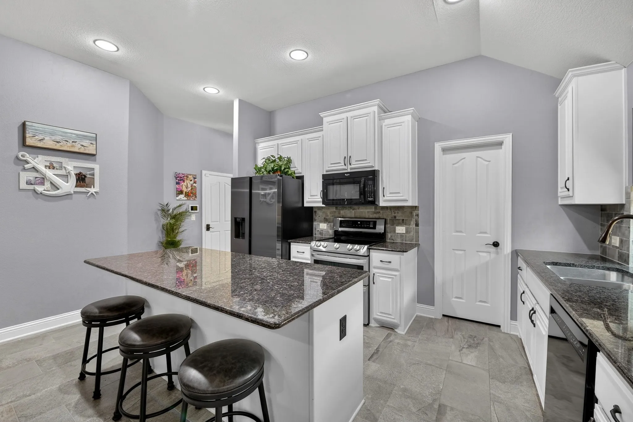 Single Family Residence For Sale in Denton County , 1120 Ponderosa Drive, Aubrey, Texas 76227, 4 Bedroom, 2 Bathroom, 3 Garage spaces, 2,042 Sqft, built in 2013, mls#21354767, Real Estate Agent in Aubrey, Homes For Sale in Denton county, Homes For Sale in Aubrey, Realtor in Aubrey Texas, Real Estate Brokerage Independent Realty Texas, Luminita Cordes Realtor