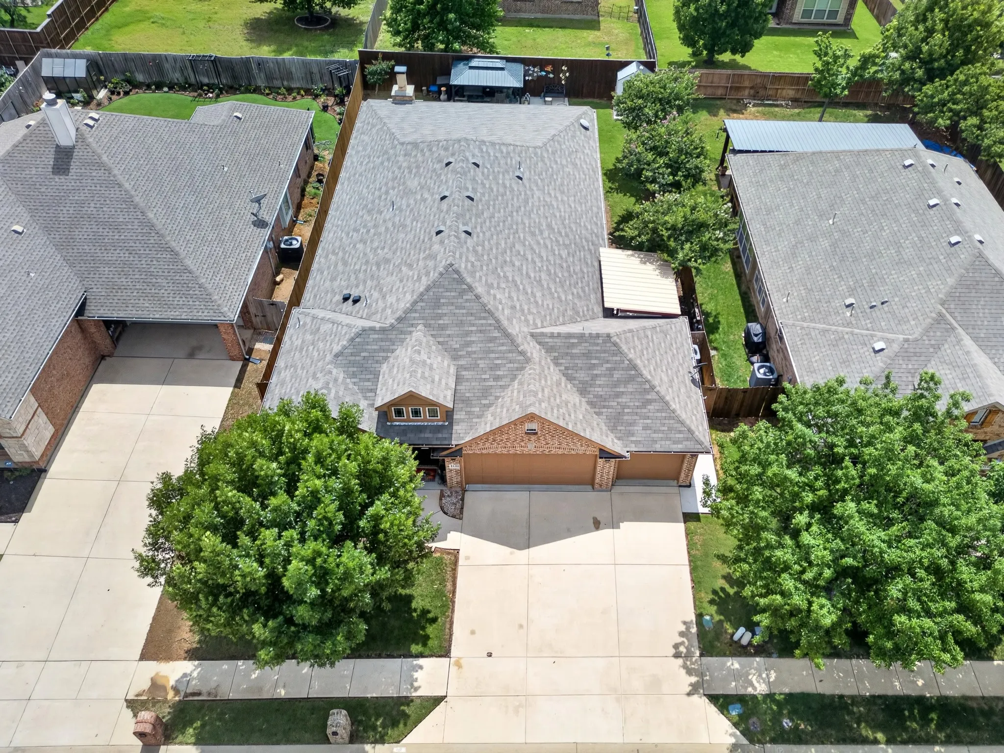 Single Family Residence For Sale in Denton County , 1120 Ponderosa Drive, Aubrey, Texas 76227, 4 Bedroom, 2 Bathroom, 3 Garage spaces, 2,042 Sqft, built in 2013, mls#21354767, Real Estate Agent in Aubrey, Homes For Sale in Denton county, Homes For Sale in Aubrey, Realtor in Aubrey Texas, Real Estate Brokerage Independent Realty Texas, Luminita Cordes Realtor