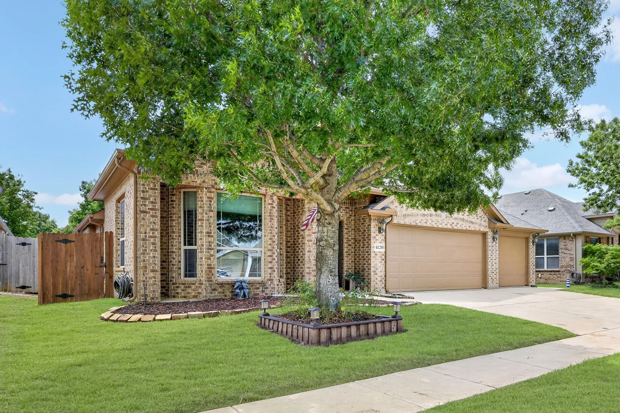 Single Family Residence For Sale in Denton County , 1120 Ponderosa Drive, Aubrey, Texas 76227, 4 Bedroom, 2 Bathroom, 3 Garage spaces, 2,042 Sqft, built in 2013, mls#21354767, Real Estate Agent in Aubrey, Homes For Sale in Denton county, Homes For Sale in Aubrey, Realtor in Aubrey Texas, Real Estate Brokerage Independent Realty Texas, Luminita Cordes Realtor