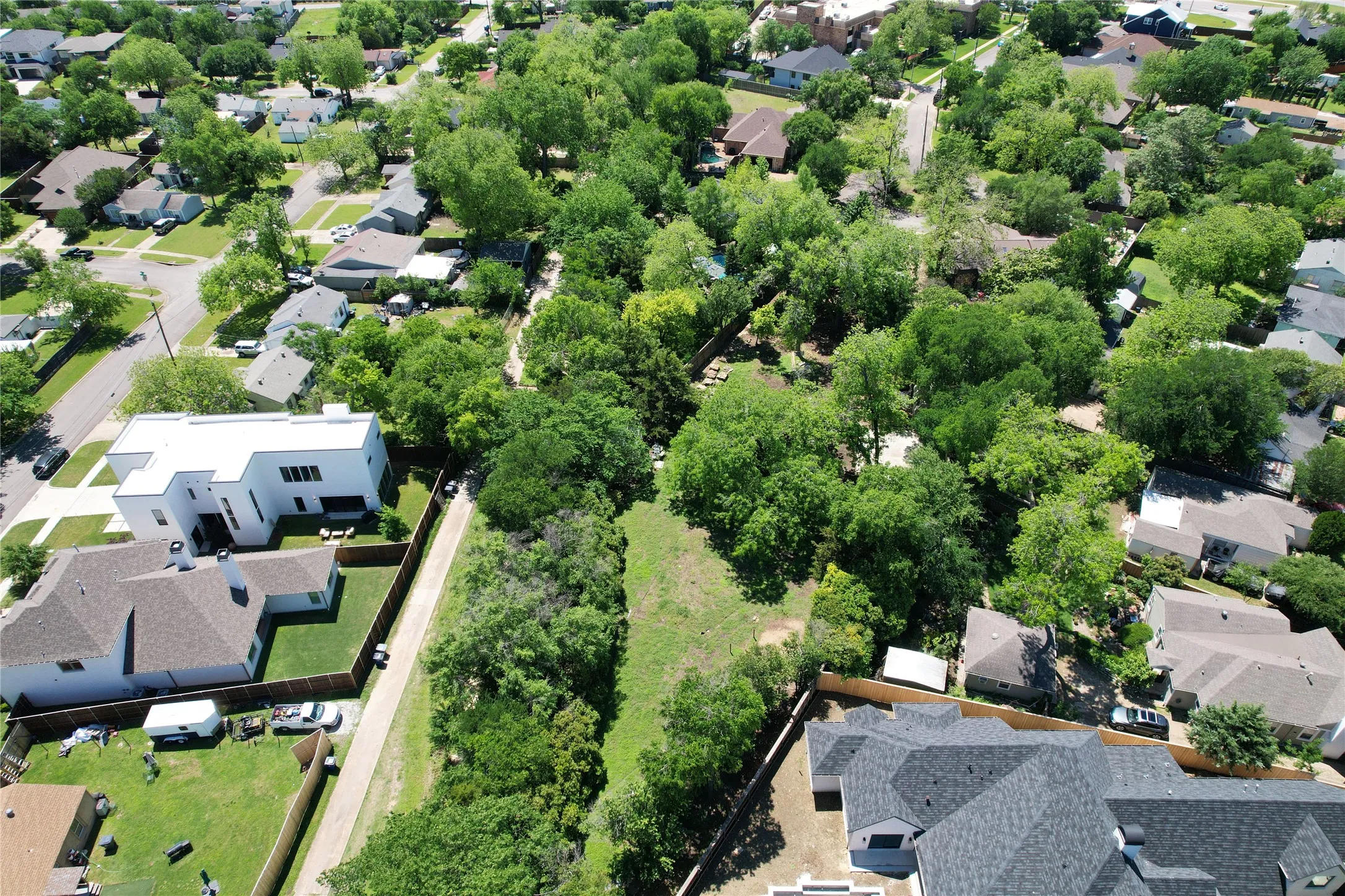 Single Family Residence For Sale in Dallas County , 7652 Culcourt Street, Dallas, Texas 75209, 3 Bedroom, 2 Bathroom, 1 Garage spaces, 1,170 Sqft, built in 1945, mls#21356400, Real Estate Agent in Dallas, Homes For Sale in Dallas county, Homes For Sale in Dallas, Realtor in Dallas Texas, Real Estate Brokerage Independent Realty Texas, Luminita Cordes Realtor