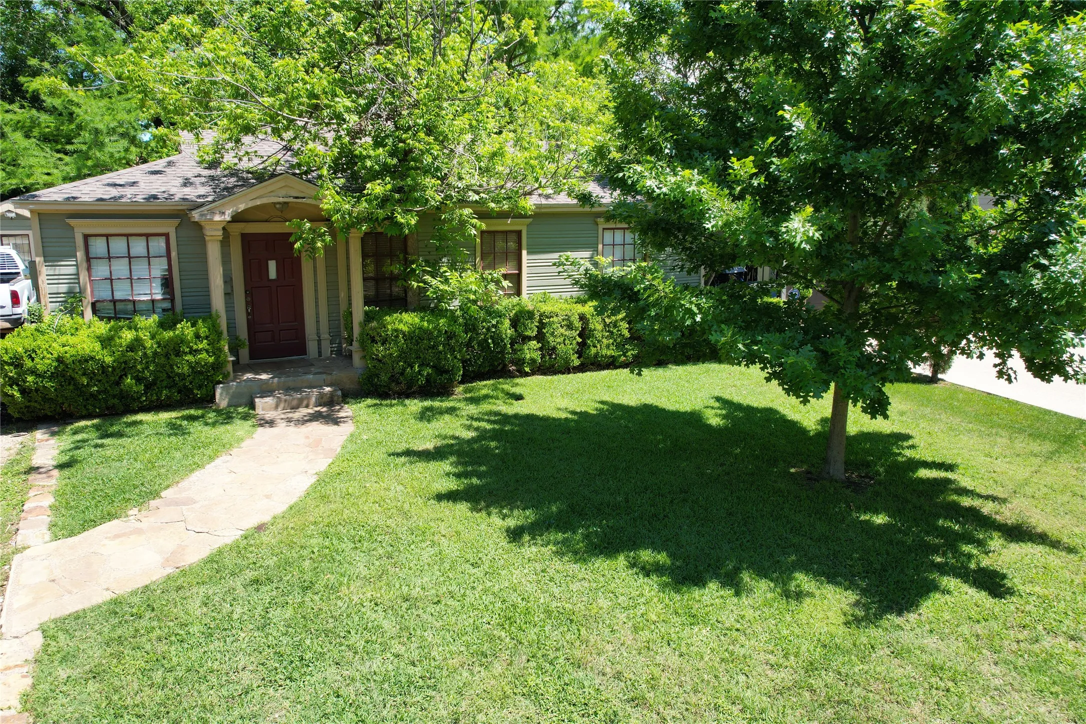 Single Family Residence For Sale in Dallas County , 7652 Culcourt Street, Dallas, Texas 75209, 3 Bedroom, 2 Bathroom, 1 Garage spaces, 1,170 Sqft, built in 1945, mls#21356400, Real Estate Agent in Dallas, Homes For Sale in Dallas county, Homes For Sale in Dallas, Realtor in Dallas Texas, Real Estate Brokerage Independent Realty Texas, Luminita Cordes Realtor