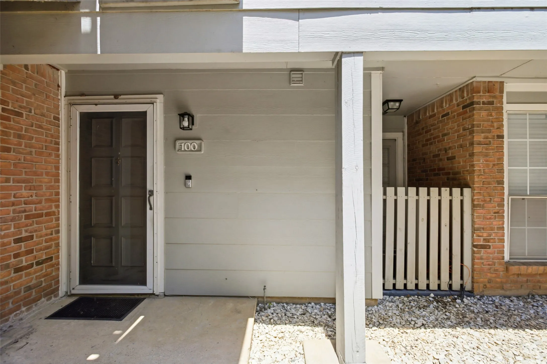 Condominium For Rent in Tarrant County , 3206 S Fielder Road 100, Arlington, Texas 76015, 2 Bedroom, 1 Bathroom, Garage spaces, 768 Sqft, built in 1983, mls#21356417, Real Estate Agent in Arlington, Homes For Rent in Tarrant county, Homes For Rent in Arlington, Realtor in Arlington Texas, Real Estate Brokerage Independent Realty Texas, Luminita Cordes Realtor