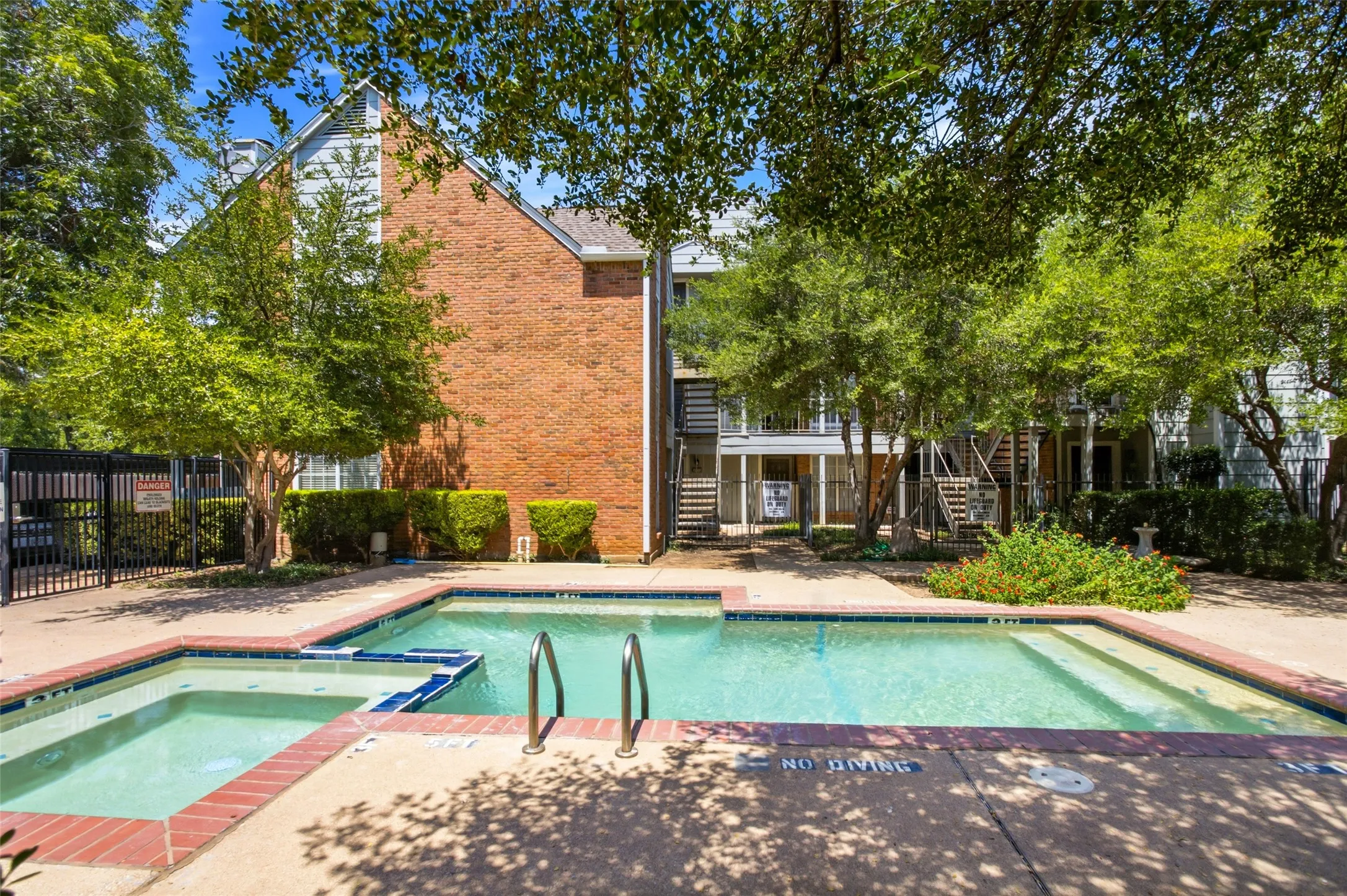 Condominium For Rent in Tarrant County , 3206 S Fielder Road 100, Arlington, Texas 76015, 2 Bedroom, 1 Bathroom, Garage spaces, 768 Sqft, built in 1983, mls#21356417, Real Estate Agent in Arlington, Homes For Rent in Tarrant county, Homes For Rent in Arlington, Realtor in Arlington Texas, Real Estate Brokerage Independent Realty Texas, Luminita Cordes Realtor